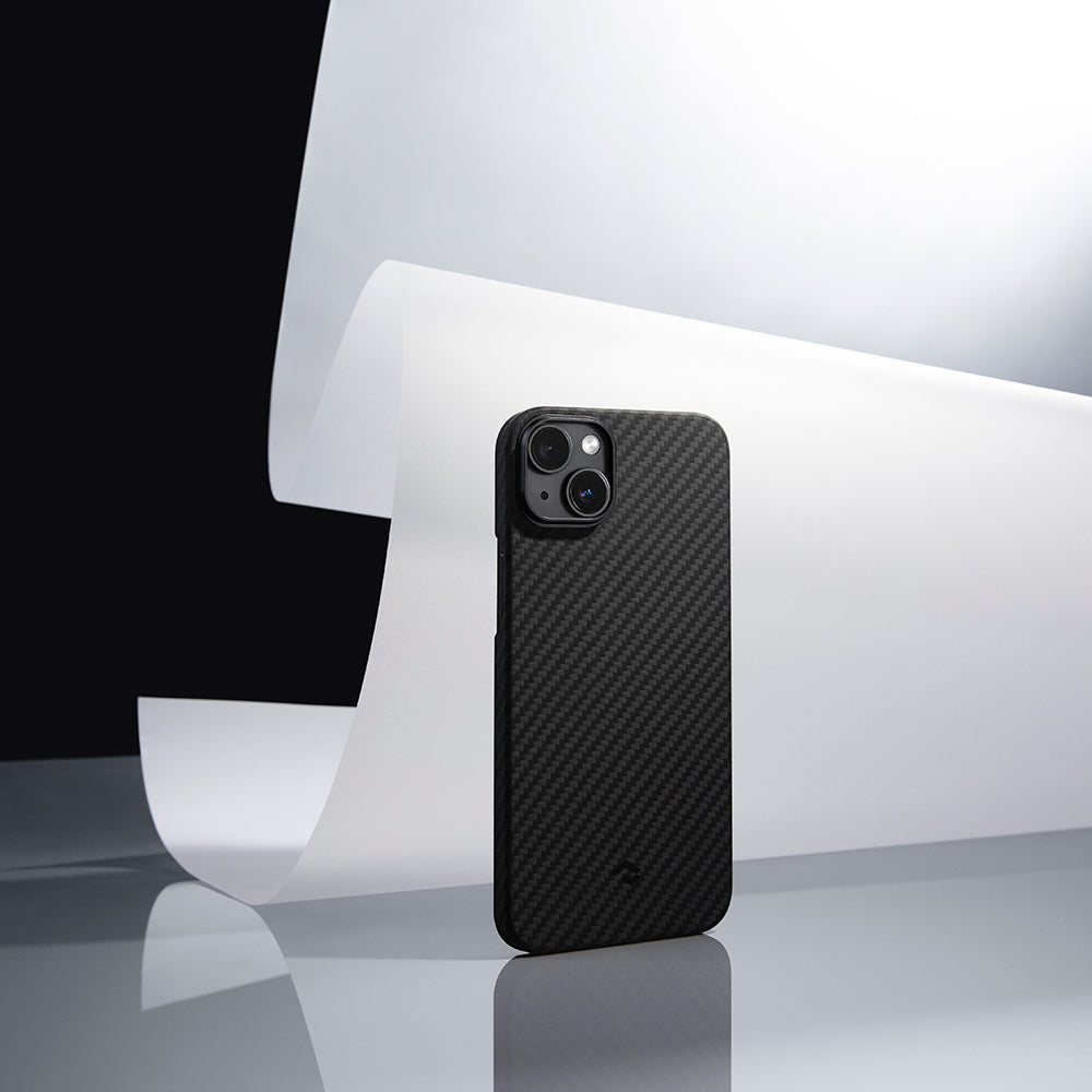 PİTAKA iPhone 15 Plus Magsafe Şarj Özellikli 1500D Aramid Fiber Ultra-Slim Classic Serisi Black-Grey Twill Kılıf