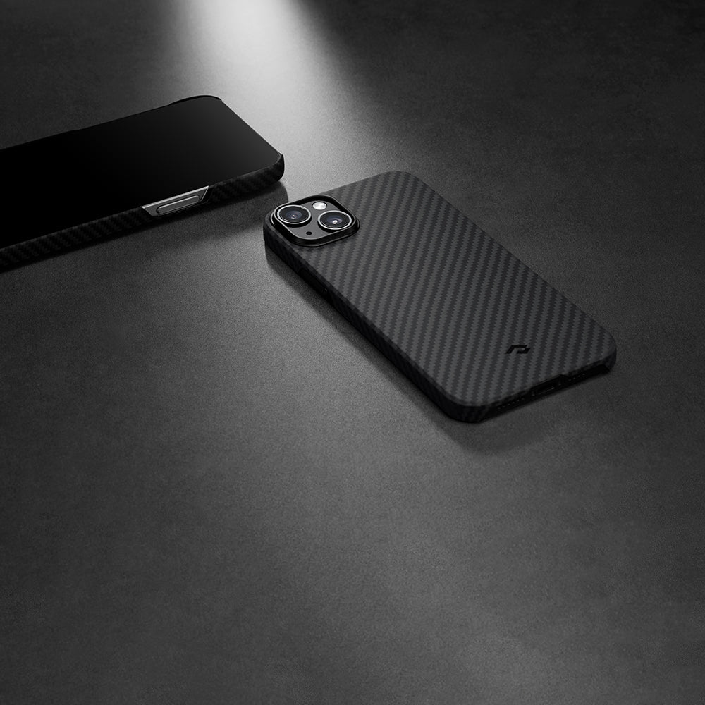 PİTAKA iPhone 15 Plus Magsafe Şarj Özellikli 1500D Aramid Fiber Ultra-Slim Classic Serisi Black-Grey Twill Kılıf