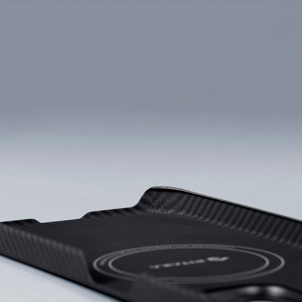 PİTAKA iPhone 15 Plus Magsafe Şarj Özellikli 600D Aramid Fiber Ultra-Slim Classic Serisi Black-Grey Twill Kılıf