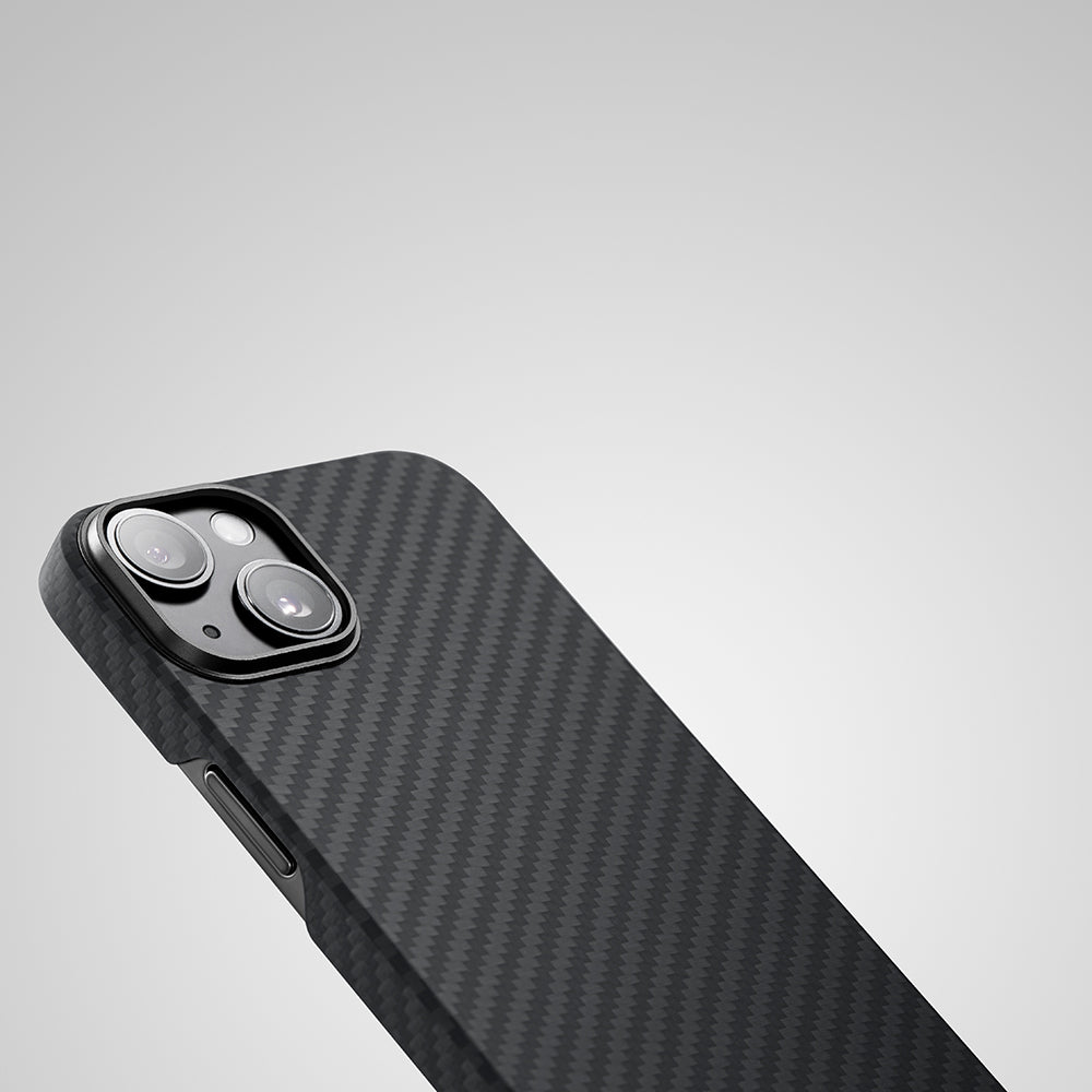 PİTAKA iPhone 15 Plus Magsafe Şarj Özellikli 1500D Aramid Fiber Ultra-Slim Classic Serisi Black-Grey Twill Kılıf