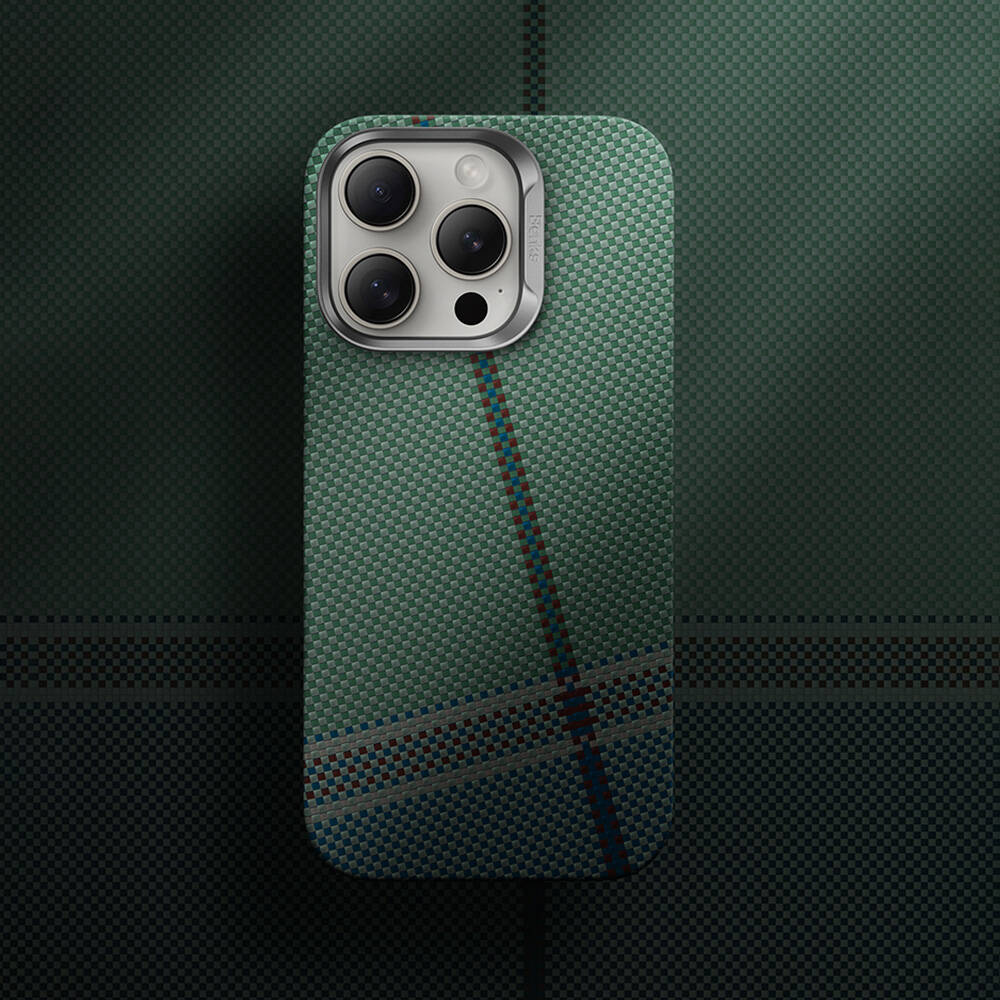 BENKS iPhone 15 Pro Max Magsafe Şarj Özellikli Karbon Fiber Tasarımlı Passion Green ArmorAir Kevlar Kılıf