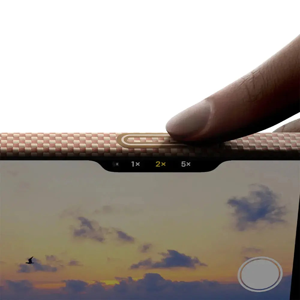 Apple iPhone 17 Pro Max Kılıf M-safe Şarj Özellikli Aramid Fiber Pitaka Glints of Gold Ultra Slim Serisi Gold Kapak