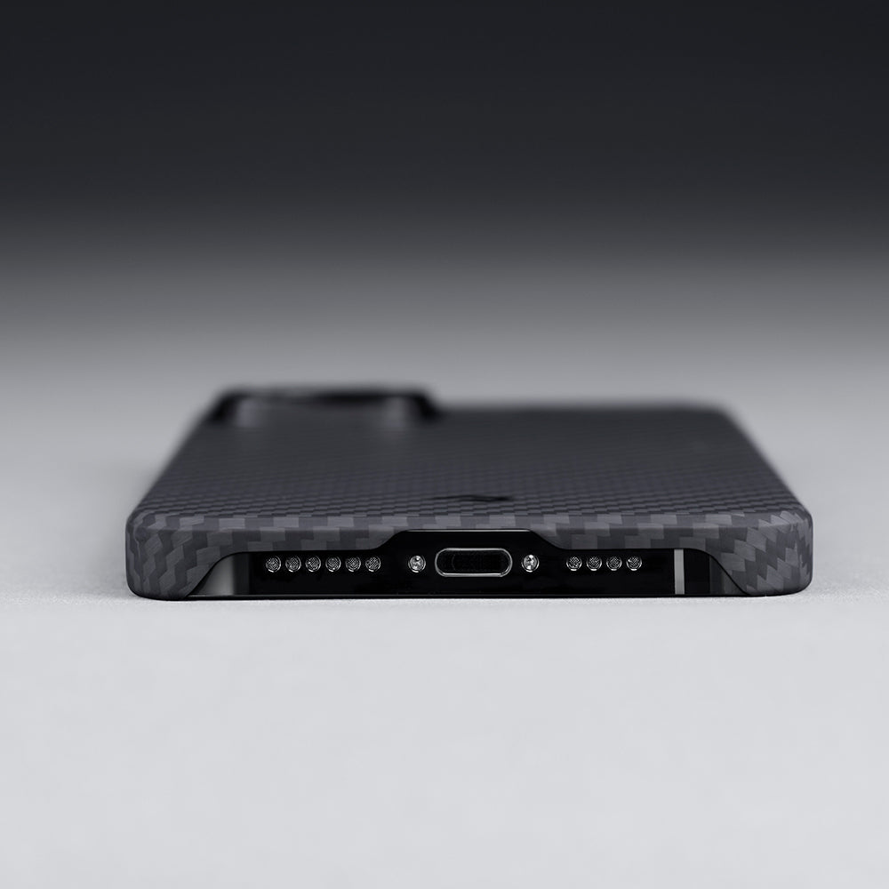 PİTAKA iPhone 15 Plus Magsafe Şarj Özellikli 1500D Aramid Fiber Ultra-Slim Classic Serisi Black-Grey Twill Kılıf