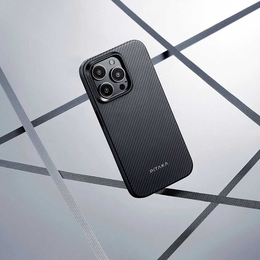 PİTAKA Magsafe Şarj Özellikli İPhone 15 Pro Max 600D Aramid Fiber Military-Grade Classic Serisi Black-Grey Twill Kapak
