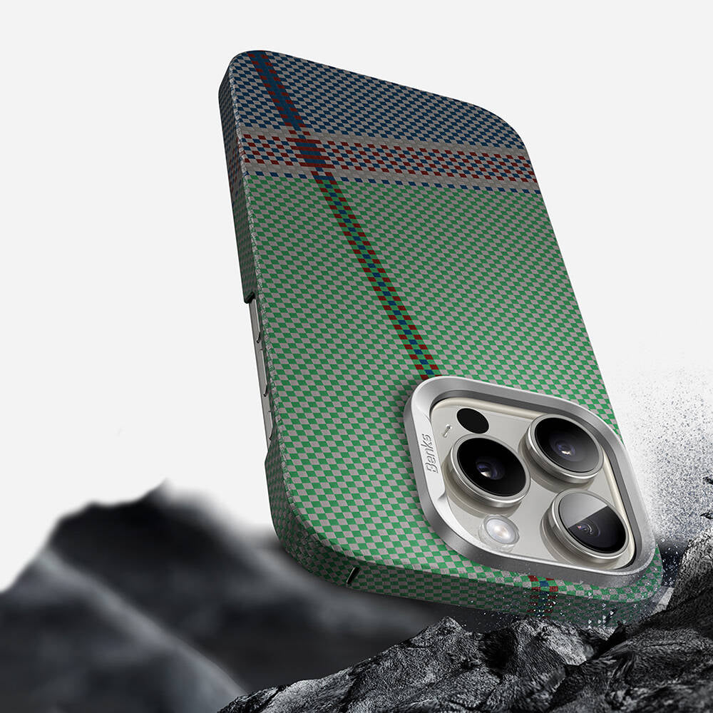 BENKS iPhone 15 Pro Max Magsafe Şarj Özellikli Karbon Fiber Tasarımlı Passion Green ArmorAir Kevlar Kılıf