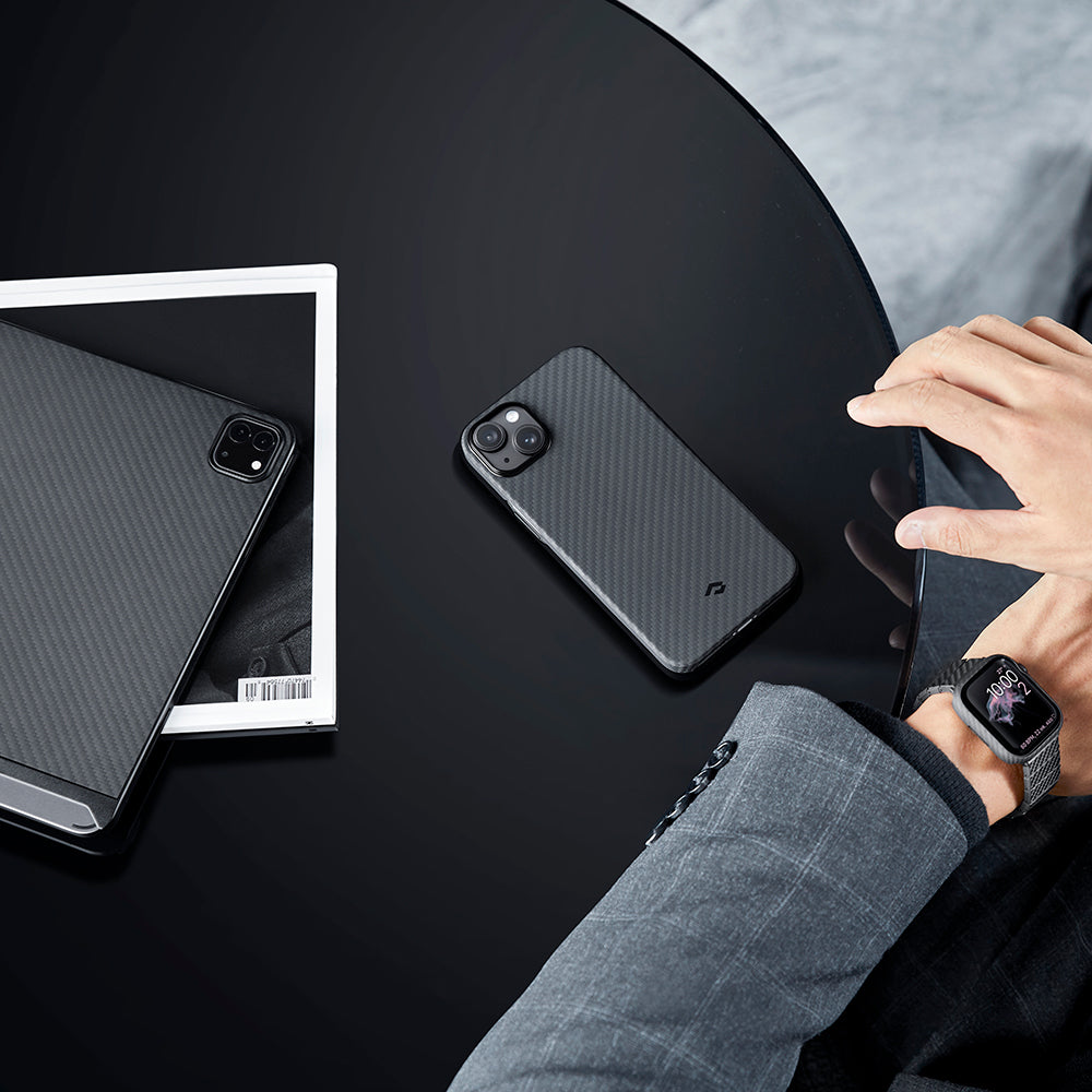 PİTAKA iPhone 15 Plus Magsafe Şarj Özellikli 1500D Aramid Fiber Ultra-Slim Classic Serisi Black-Grey Twill Kılıf