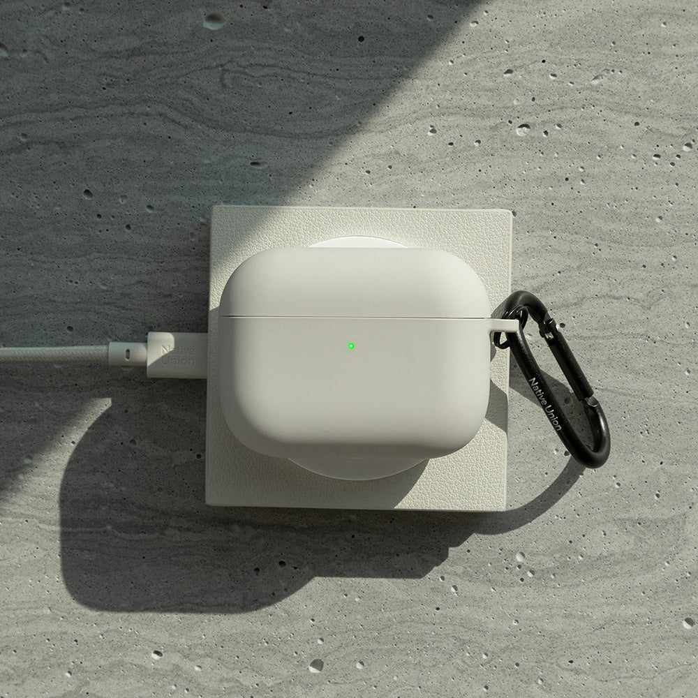 Apple AirPods Pro 3 Kılıf M-Safe Şarj Özellikli Native Union Active Serisi Kapak Krem