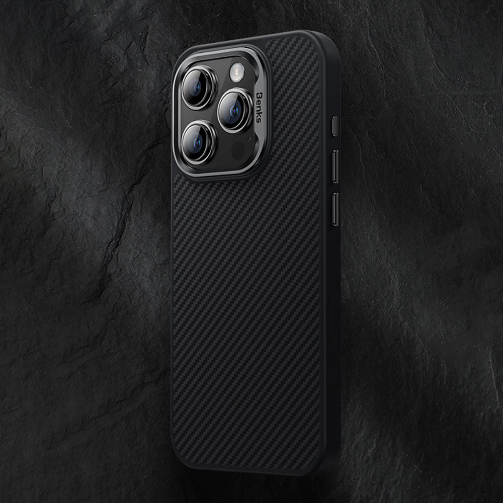iPhone 15 Kılıf Karbon Fiber Magsafe Şarj Özellikli Benks Hybrid ArmorPro 600D Kevlar Kılıf Siyah