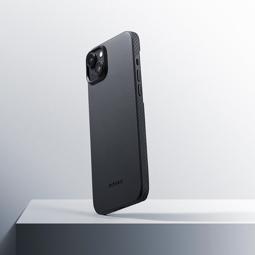 iPhone 15 Plus Kılıf Magsafe Şarj Özellikli 600D Aramid Fiber Pitaka Ultra-Slim Classic Serisi Black-Grey Twill Kılıf Siyah-Gri