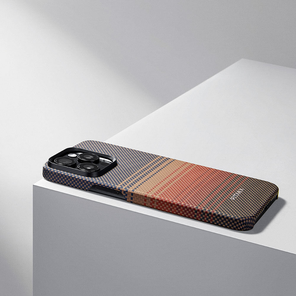iPhone 15 Pro Kılıf Magsafe Şarj Özellikli Aramid Fiber Pitaka Tactile Woven Sunset-Moonrise Serisi Sunset Kılıf Kahverengi