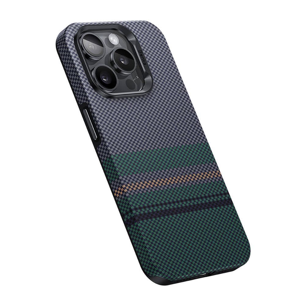 iPhone 15 Pro Max Kılıf Magsafe Şarj Özellikli Karbon Fiber Tasarımlı Benks Aurora ArmorPro Kevlar Kılıf Siyah
