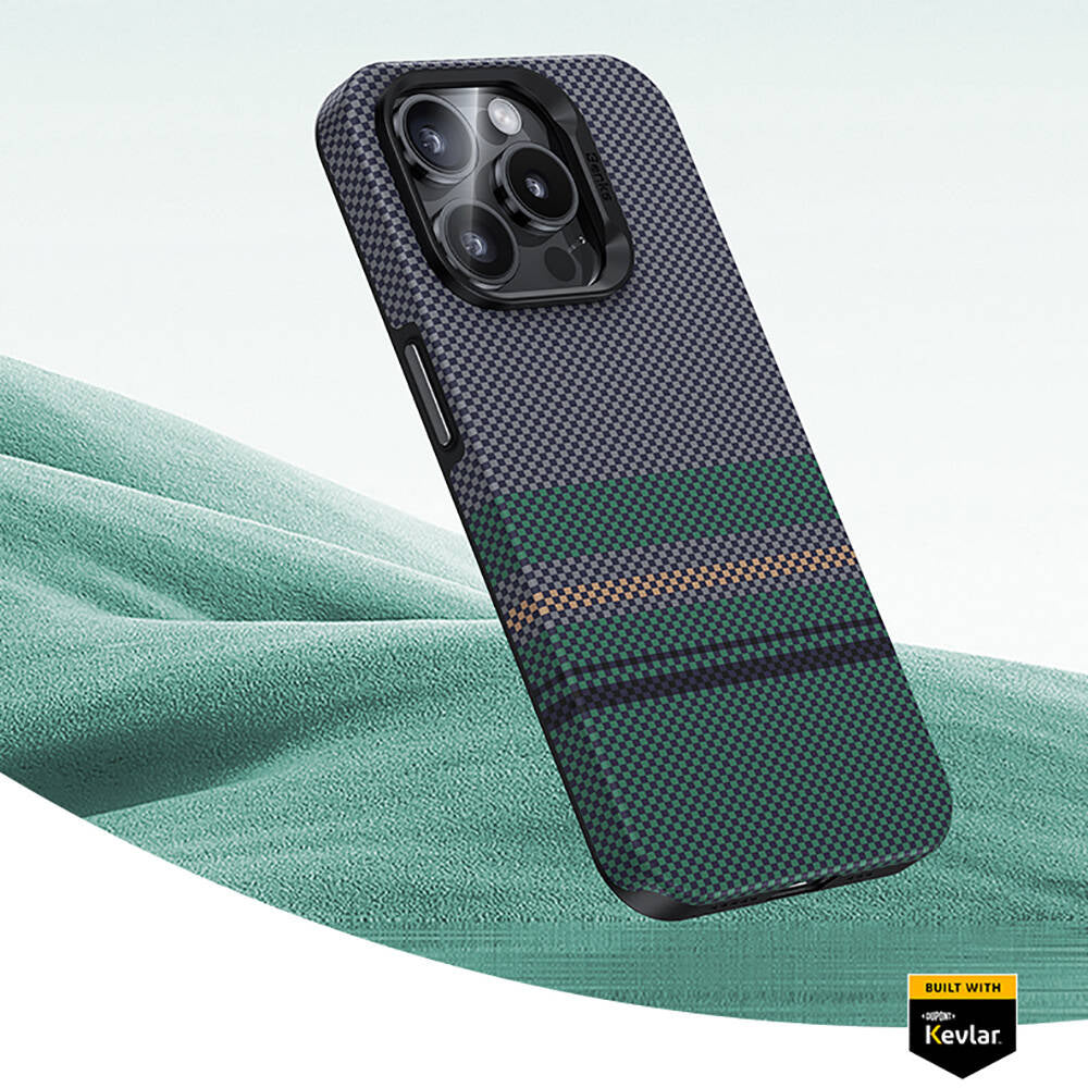 iPhone 15 Pro Max Kılıf Magsafe Şarj Özellikli Karbon Fiber Tasarımlı Benks Aurora ArmorPro Kevlar Kılıf Siyah