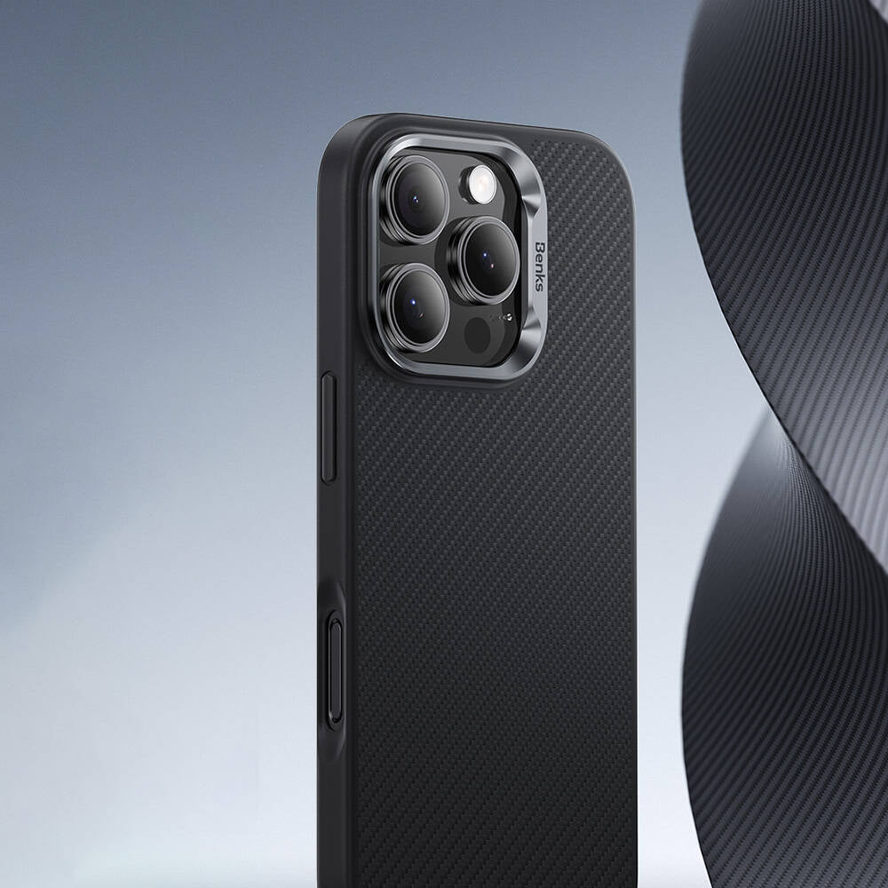 iPhone 16 Kılıf Karbon Fiber Magsafe Şarj Özellikli Benks Hybrid ArmorPro 600D Kevlar Kılıf Siyah