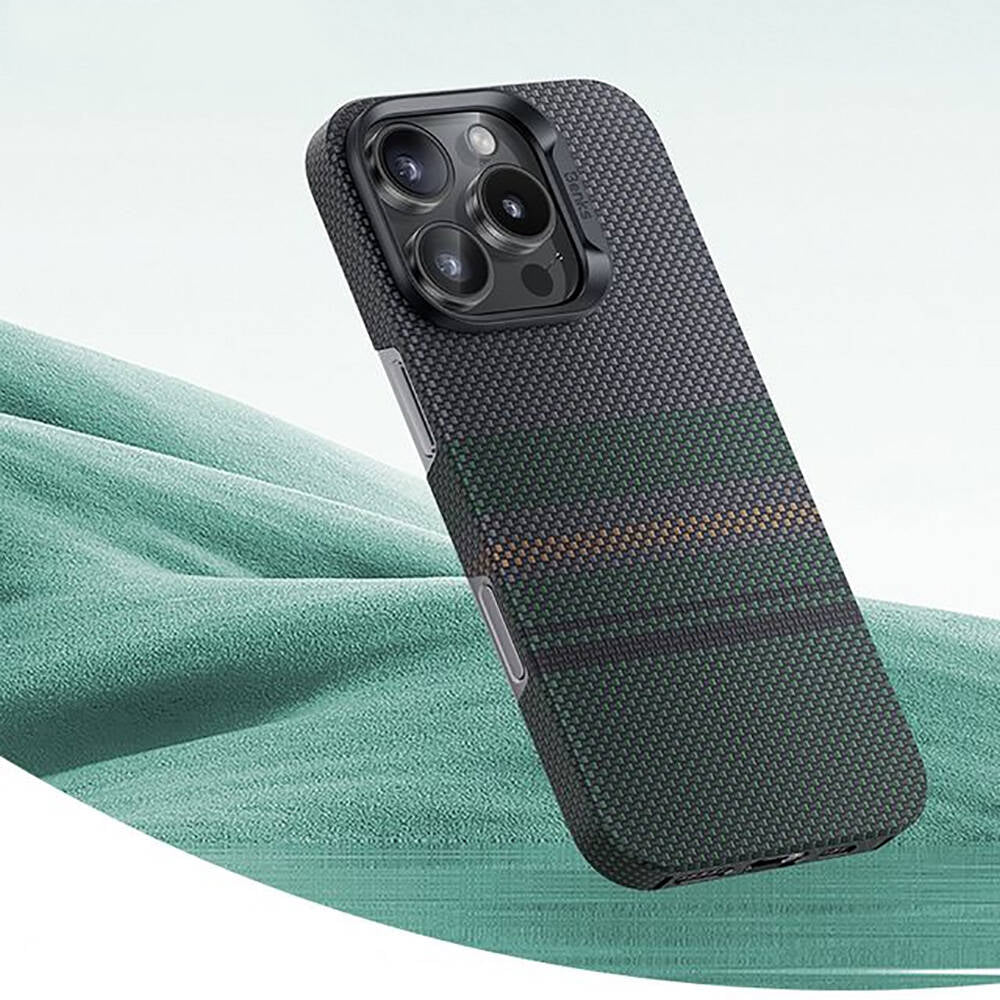 iPhone 16 Kılıf Magsafe Şarj Özellikli Karbon Fiber Tasarımlı Benks Aurora ArmorAir Kevlar Kılıf Siyah