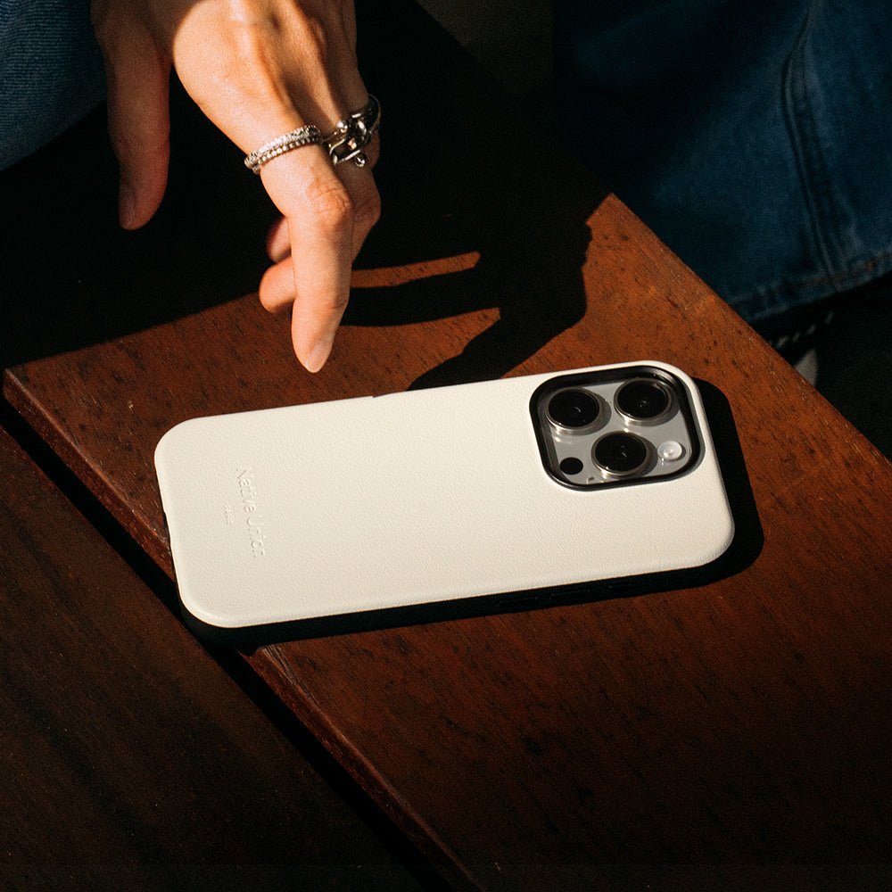 Apple iPhone 16 Pro Max Kılıf M-safe Şarj Özellikli Deri Görünümlü Native Union 2024 Active Serisi Kapak Beyaz