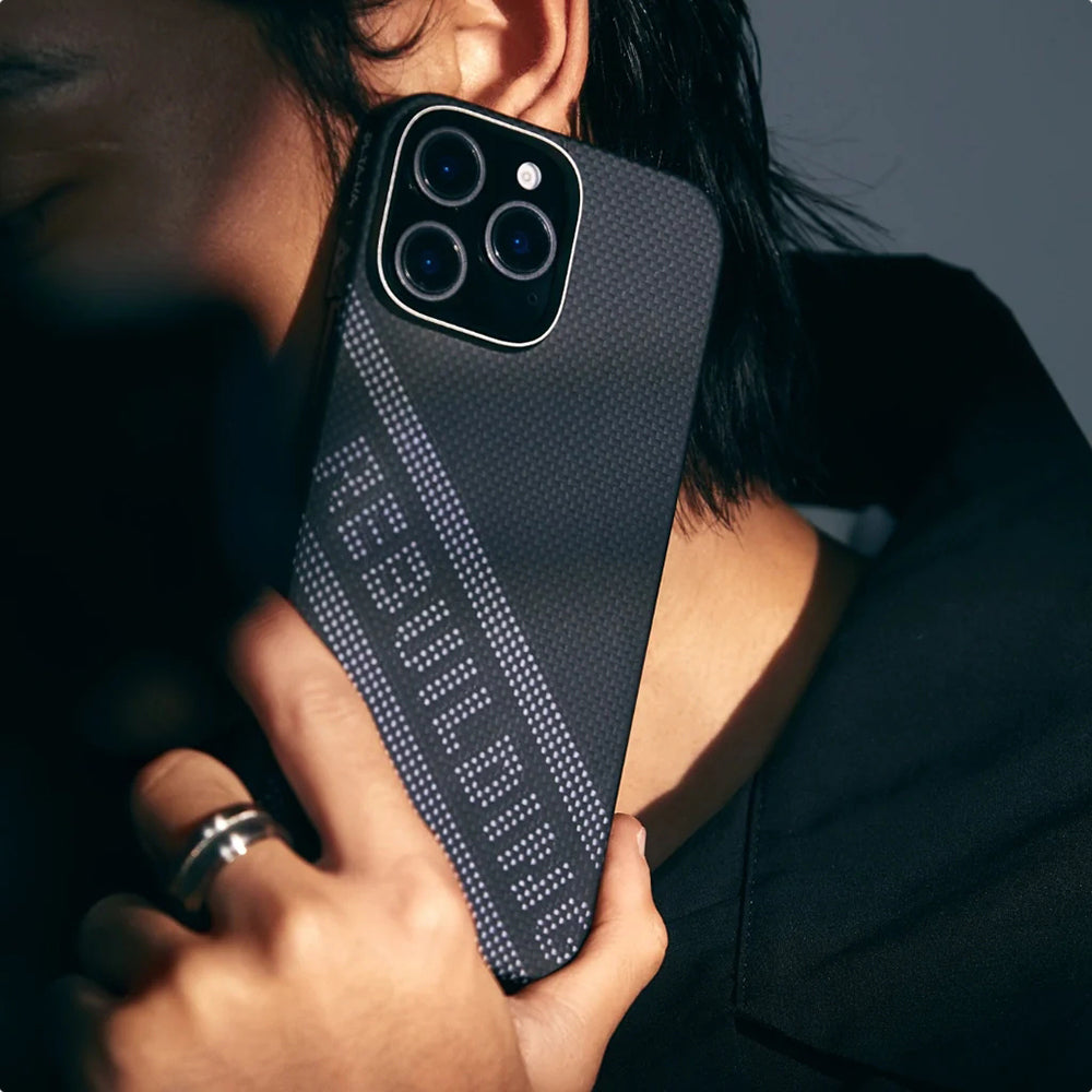 iPhone 16 Pro Max Kılıf MagSafe Şarj Özellikli Aramid Fiber Re-TROS Tasarımlı Pitaka Tactile Woven Rebuilding Serisi Kılıf Siyah