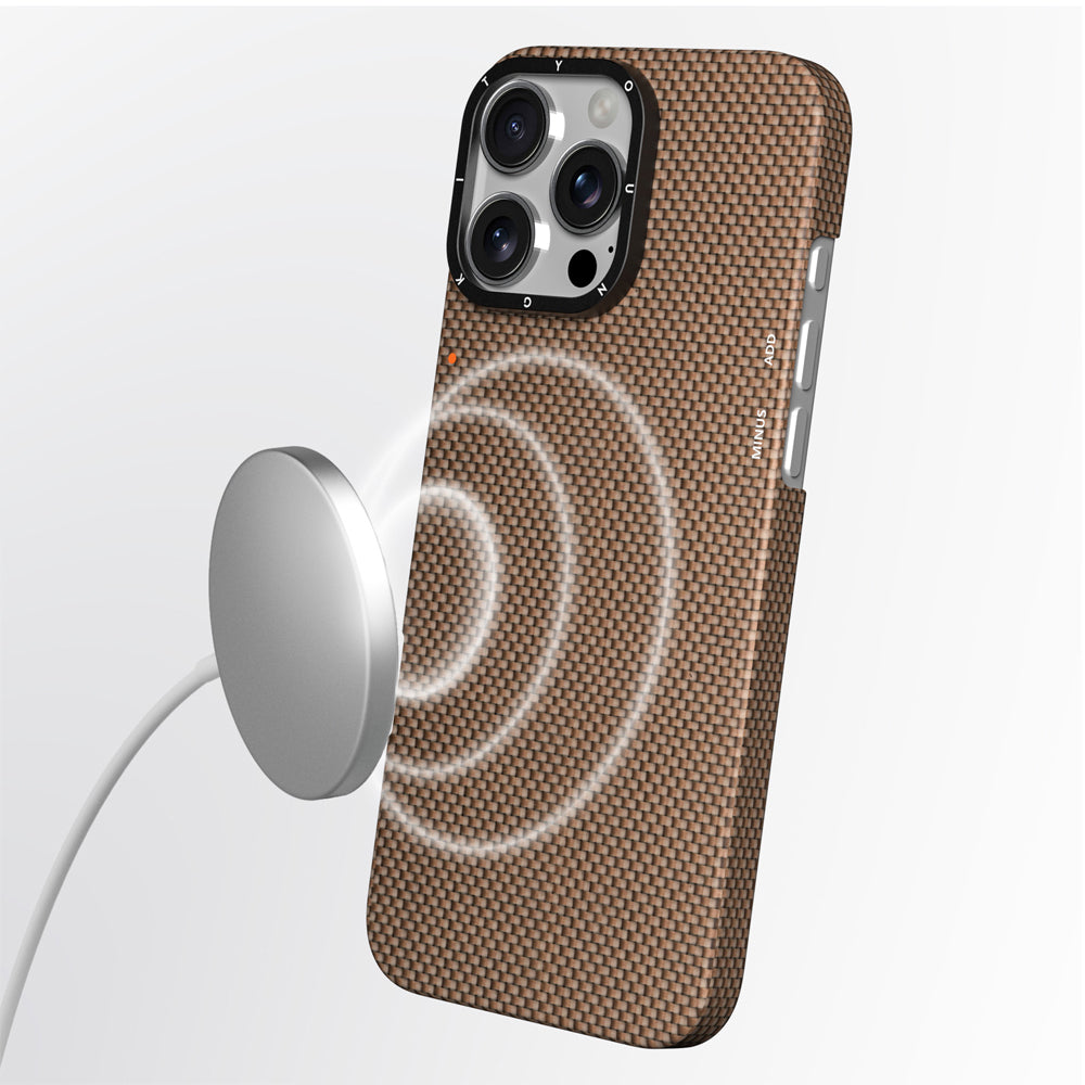 Apple iPhone 16 Pro Max Kılıf Magsafe Şarj Özellikli Aramid Fiber Youngkit 1500D Kevlar Extreme Wing Titanyum-Gold Serisi Kapak Titanyum-Gold