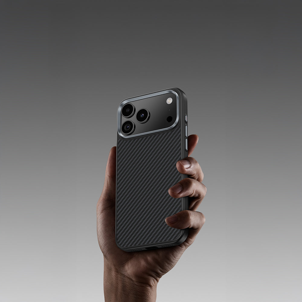 Apple iPhone 17 Pro Max Kılıf Karbon Fiber M-safe Şarj Özellikli Benks Hybrid ArmorPro 600D Kevlar Kapak Siyah