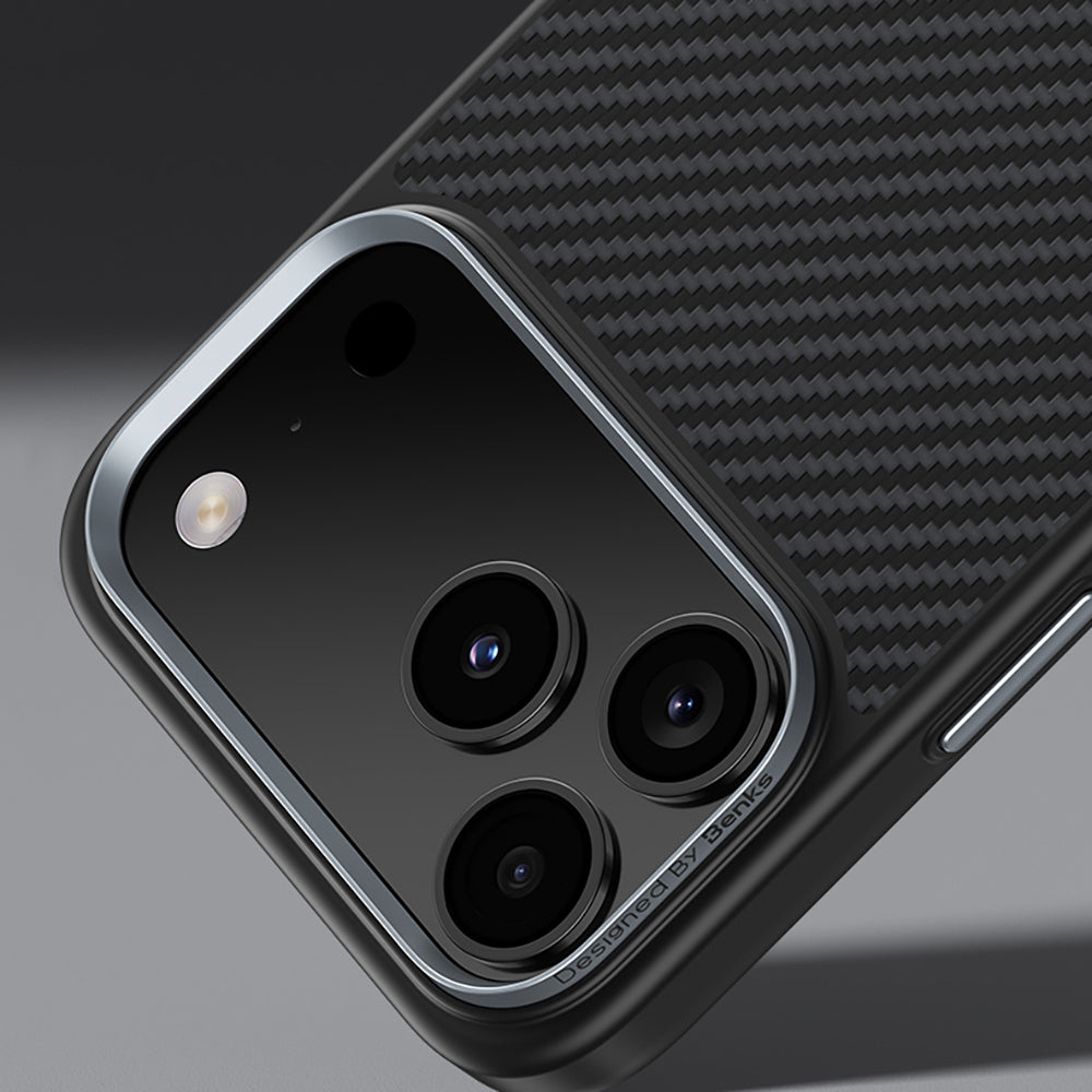 Apple iPhone 17 Pro Max Kılıf Karbon Fiber M-safe Şarj Özellikli Benks Hybrid ArmorPro 600D Kevlar Kapak Siyah