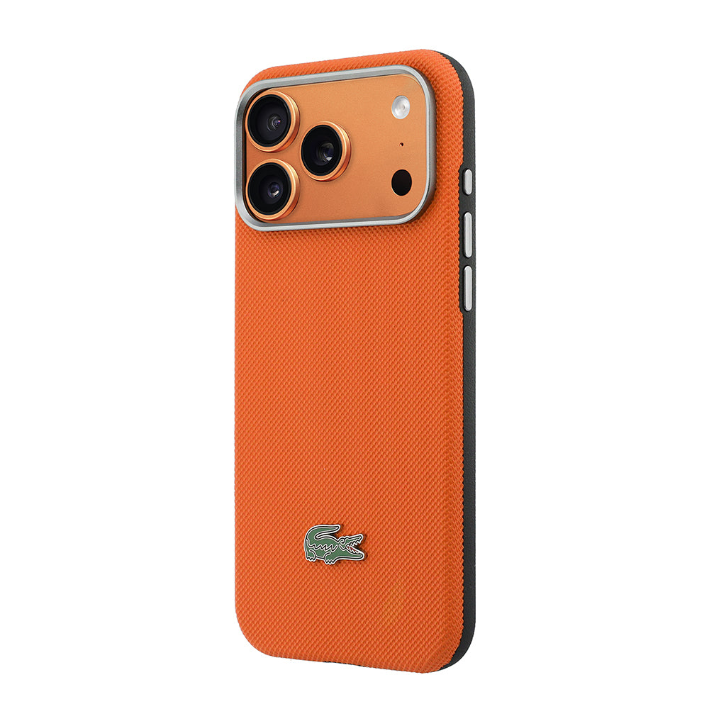 Apple iPhone 17 Pro Max Kılıf Lacoste Orjinal Lisanslı M-Safe Şarj Özellikli PVC Yarı Pike Desenli Arka Yüzey İkonik Timsah Dokuma Logolu Kapak Turuncu