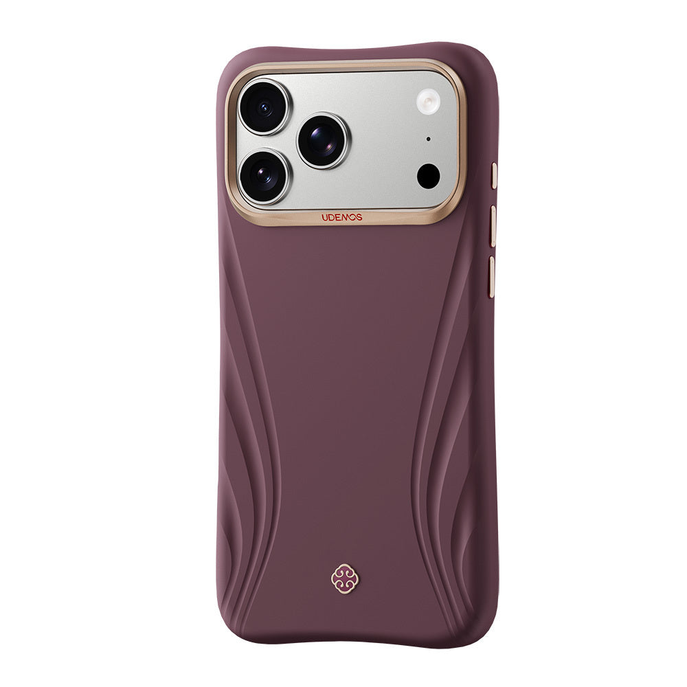 Apple iPhone 18 Pro Kılıf M-Safe Şarj Özellikli Çizgili Logolu Udemos Freedom Serisi Kapak Bordo
