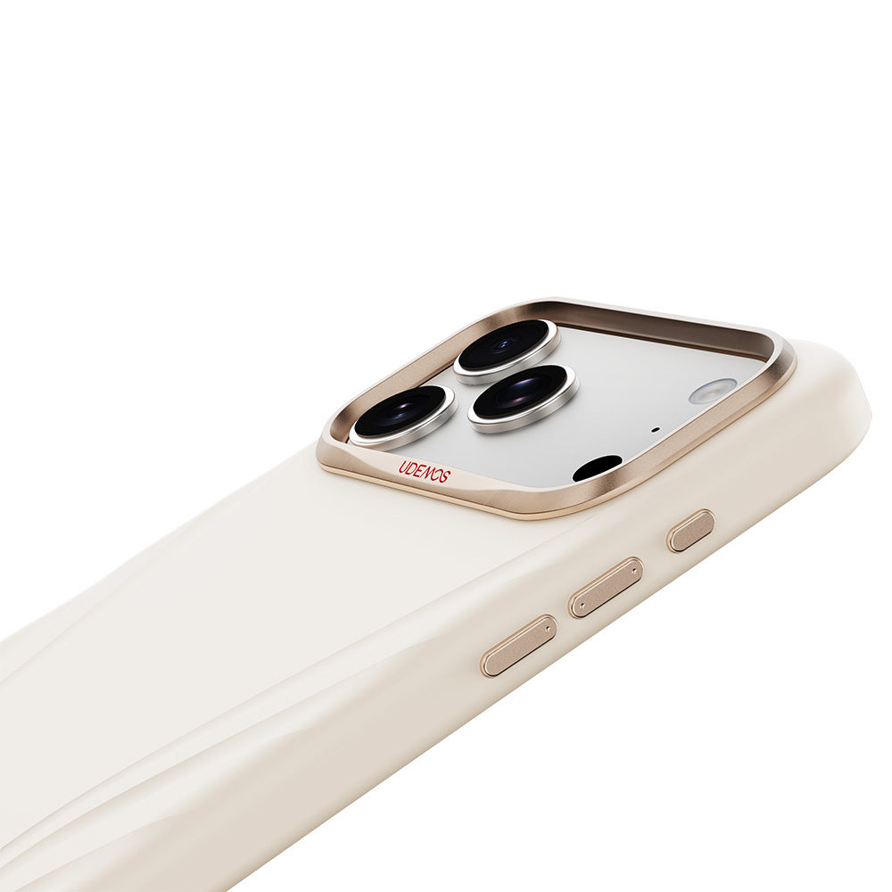 Apple iPhone 18 Pro Max Kılıf M-Safe Şarj Özellikli Çizgili Logolu Udemos Freedom Serisi Kapak Beyaz