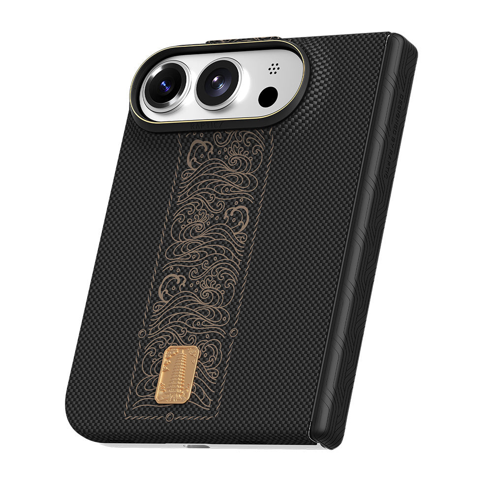 Apple iPhone Duo (Fold) Kılıf M-safe Şarj Özellikli Raptic Aramid SkinPro Rise Serisi 24 Ayar Altın Kaplamalı Karbon Kapak Siyah
