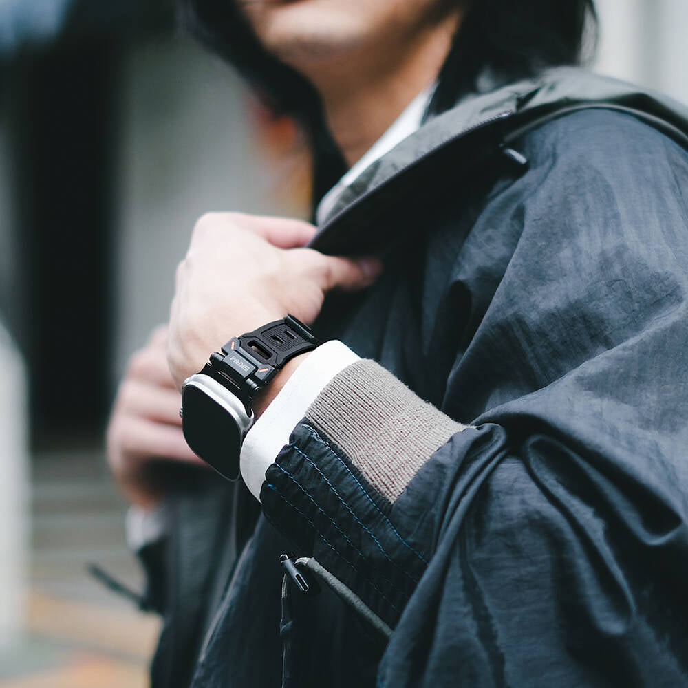 Watch Ultra 49mm SkinArma Titon Serisi Hava Alabilen Delikli Silikon Kordon Siyah