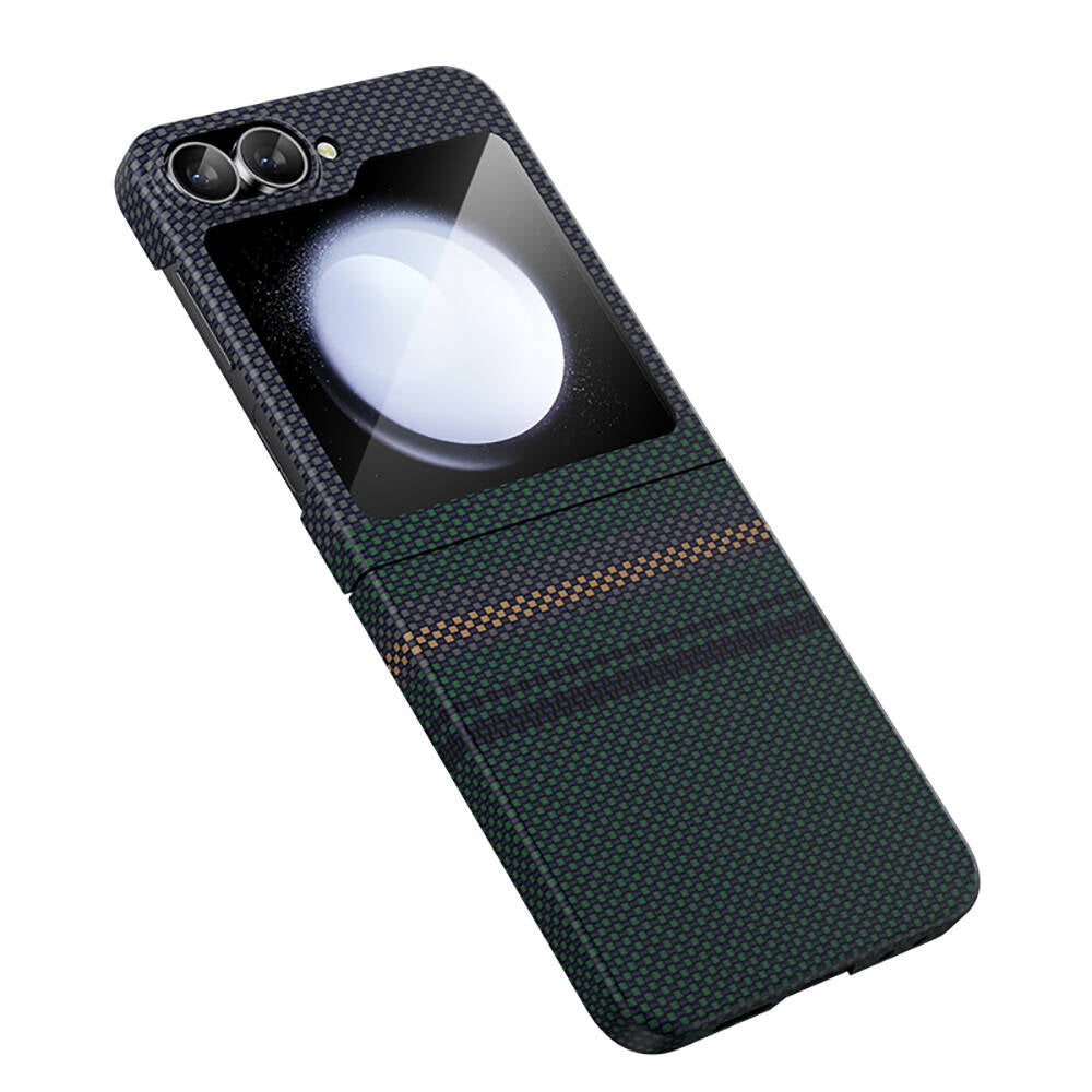 Galaxy Z Flip 6 Kılıf Karbon Fiber Tasarımlı Benks Aurora ArmorAir Kevlar Kılıf Siyah