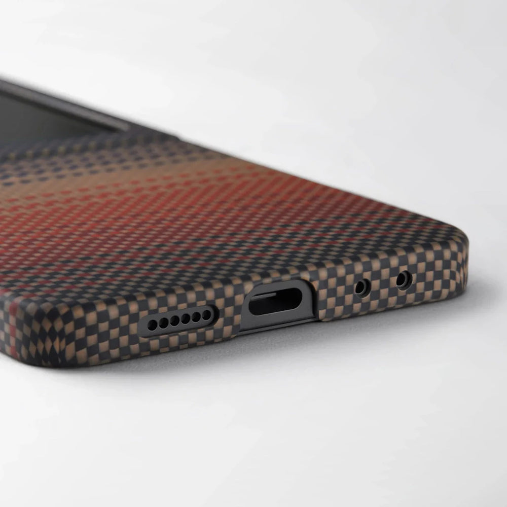 Galaxy Z Flip 7 Kılıf M-safe Şarj Özellikli Aramid Fiber Pitaka Tactile Woven Sunset-Moonrise Serisi Kapak Kahverengi