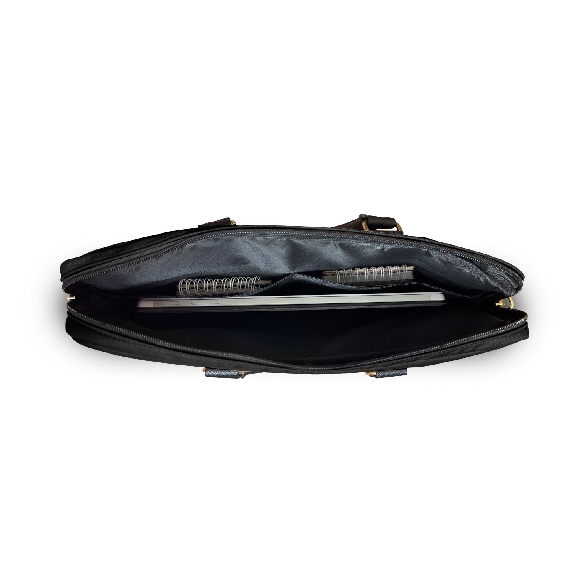 Guess Orjinal Lisanslı Naylon Kumaş Metal Üçgen Logolu Omuz Askılı 15-16 inç Laptop Çantası Siyah