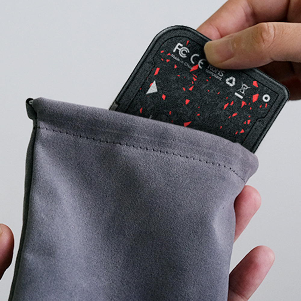 Skinarma Vektor Kablosuz ve PD Hızlı Şarj Özellikli Metal Standlı Taşınabilir Powerbank 15W 5000mAh Siyah-Kırmızı