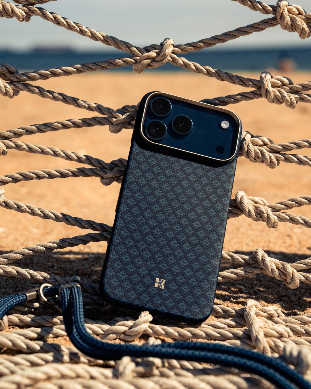 Apple iPhone 17 Pro Kılıf M-Safe Şarj Özellikli Benks ArmorAir ArmorGrid Serisi Kevlar Kapak Mavi