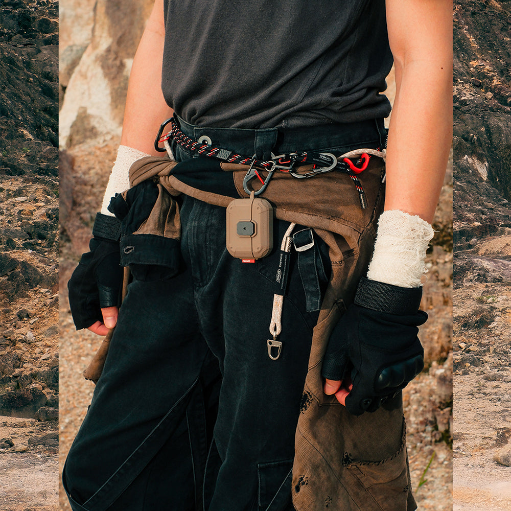 Apple Airpods Pro 3 Kılıf Airbagli Yivli Köşe Kilit Tasarımlı 360 Derece Koruma Skinarma Mecha LE Kılıf Siyah