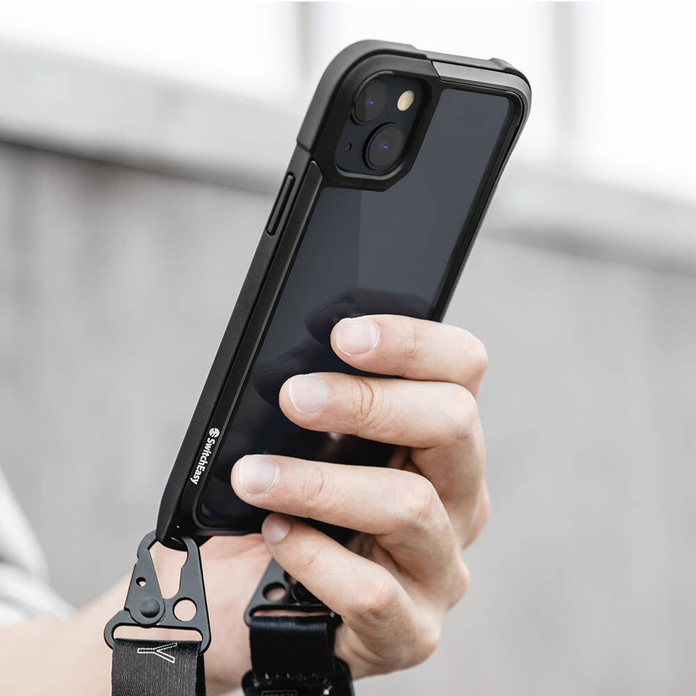iPhone 13 Kılıf Boyun Askılı Kompozit Tasarımlı Şok Önleyicili Lisanslı Switcheasy Odyssey Kılıf Siyah
