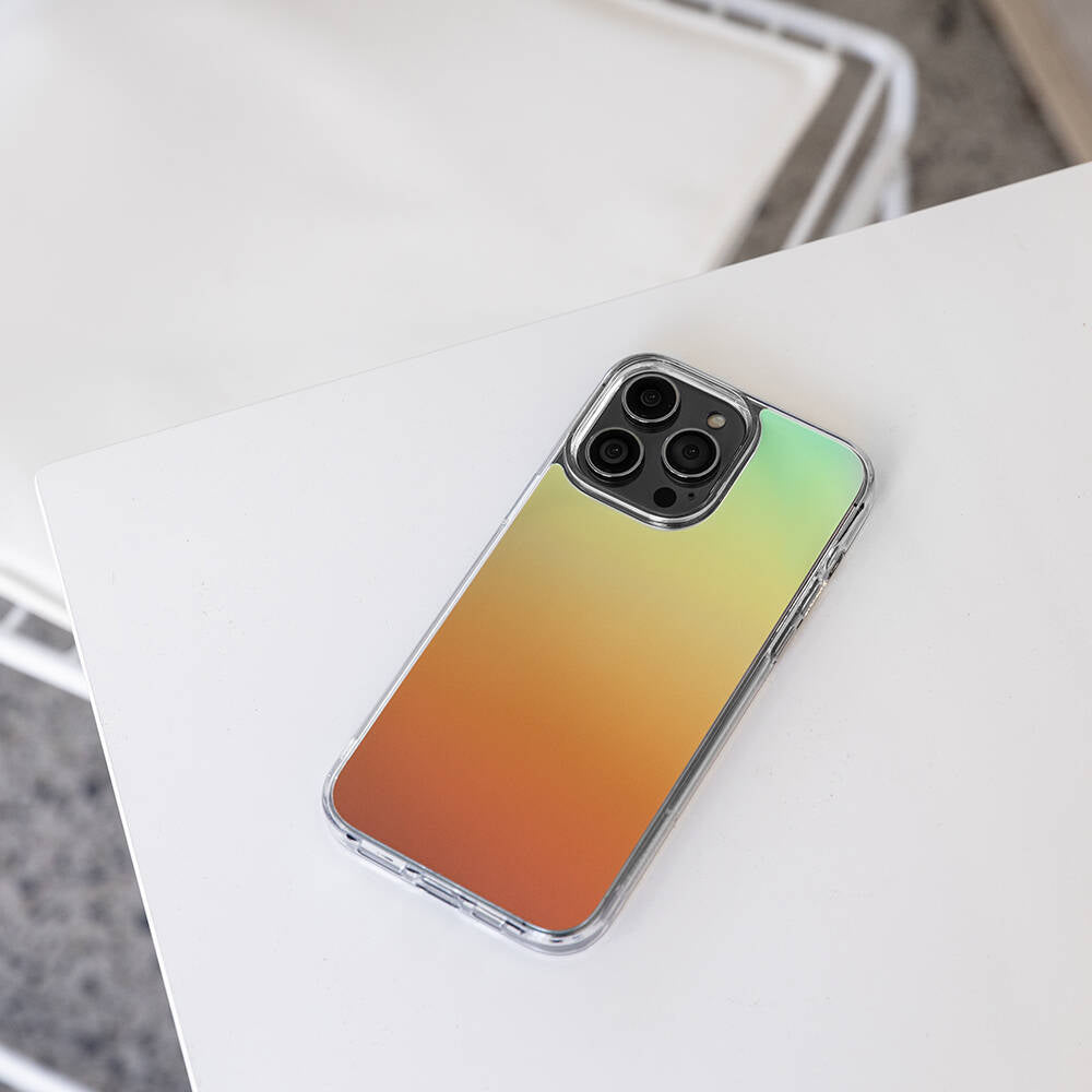 iPhone 14 Pro Max Kılıf Renk Geçişli Kenarları Şeffaf Tasarımlı Lisanslı Switcheasy Crush Plus Kılıf Starlight