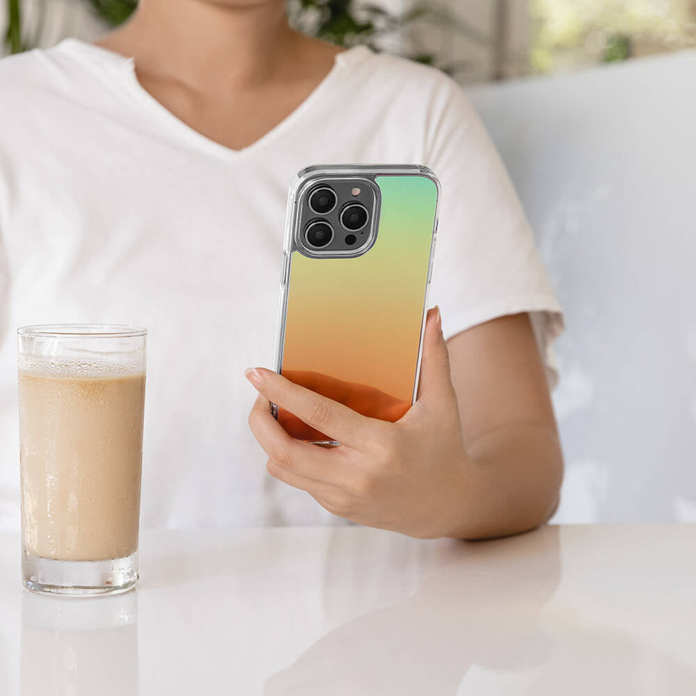 iPhone 14 Pro Max Kılıf Renk Geçişli Kenarları Şeffaf Tasarımlı Lisanslı Switcheasy Crush Plus Kılıf Starlight