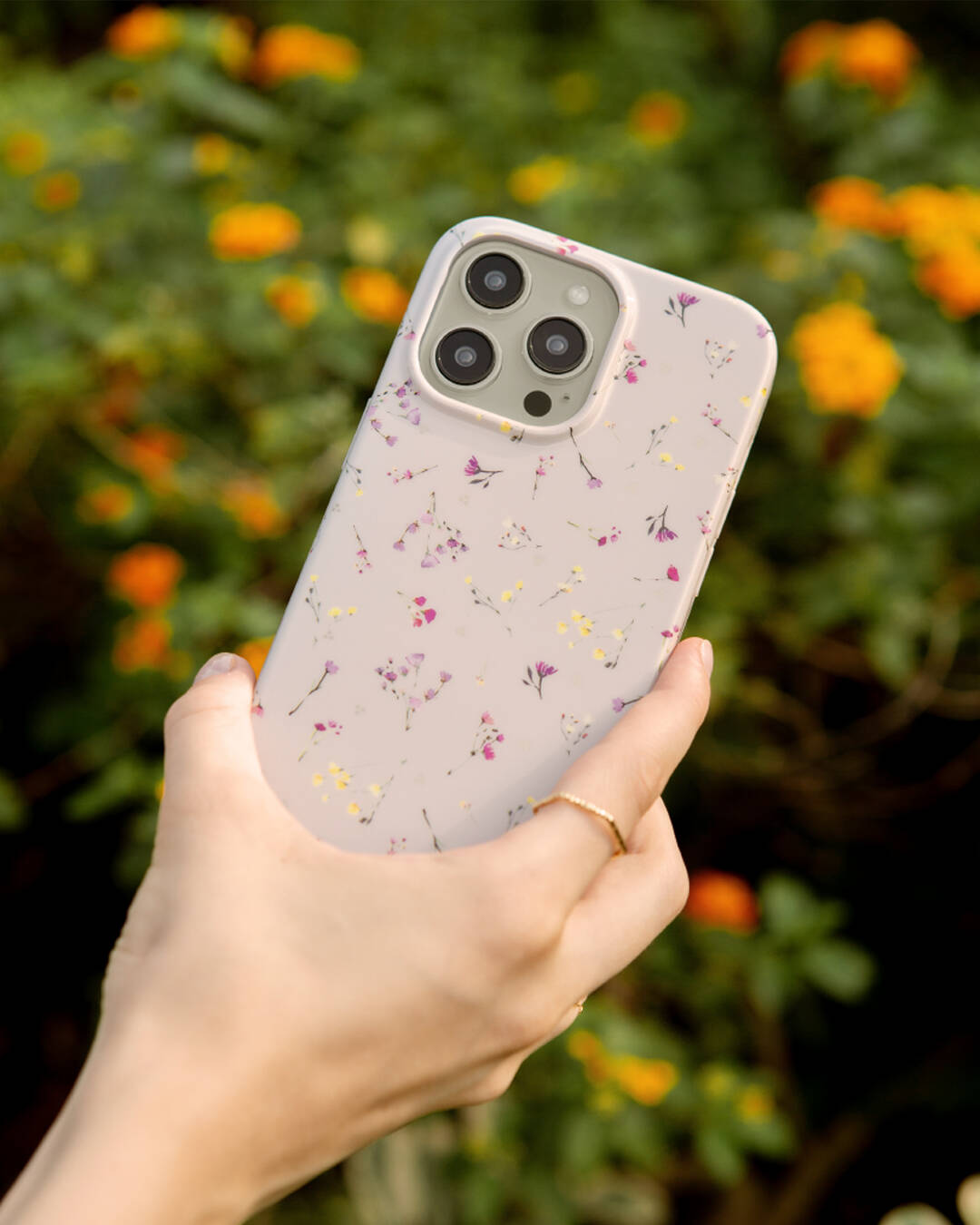iPhone 15 Pro Kılıf Mini Çayır Çiçekleri Desenli Coehl Prairie Kılıf Pembe Açık