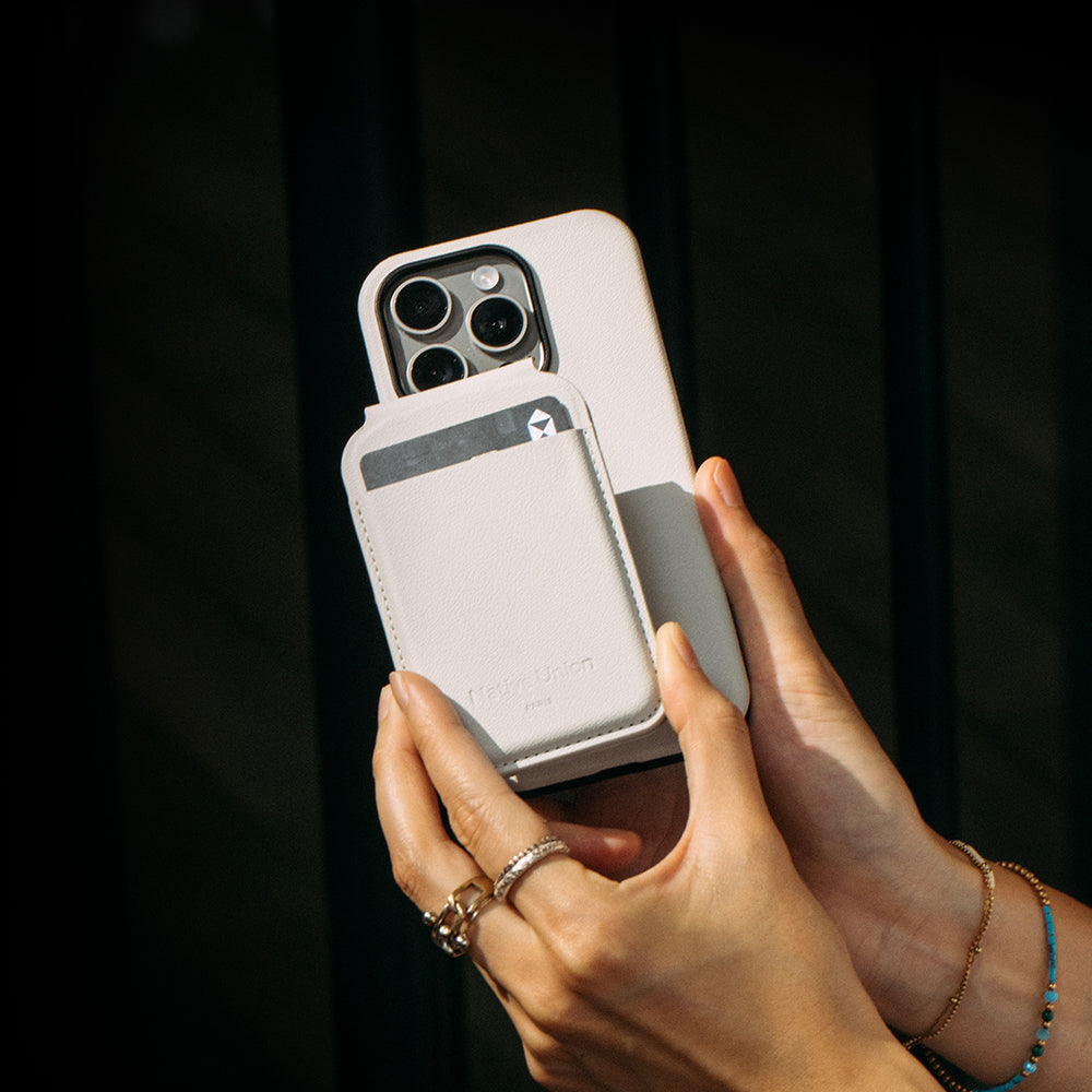 Apple iPhone 16 Pro Kılıf M-safe Şarj Özellikli Deri Görünümlü Native Union 2024 Active Serisi Kapak Beyaz