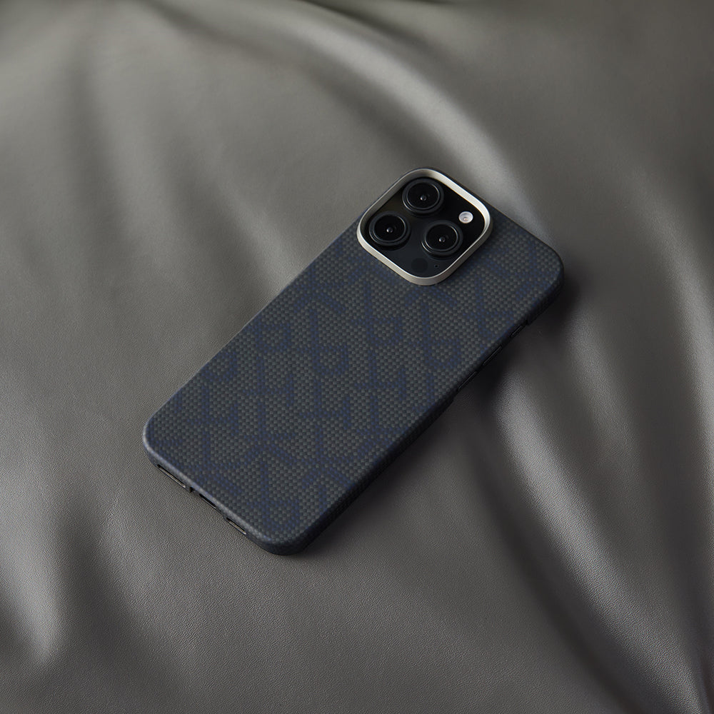 iPhone 16 Pro Kılıf MagSafe Şarj Özellikli Aramid Fiber Pitaka Tactile Woven Monogram Serisi Kılıf Siyah