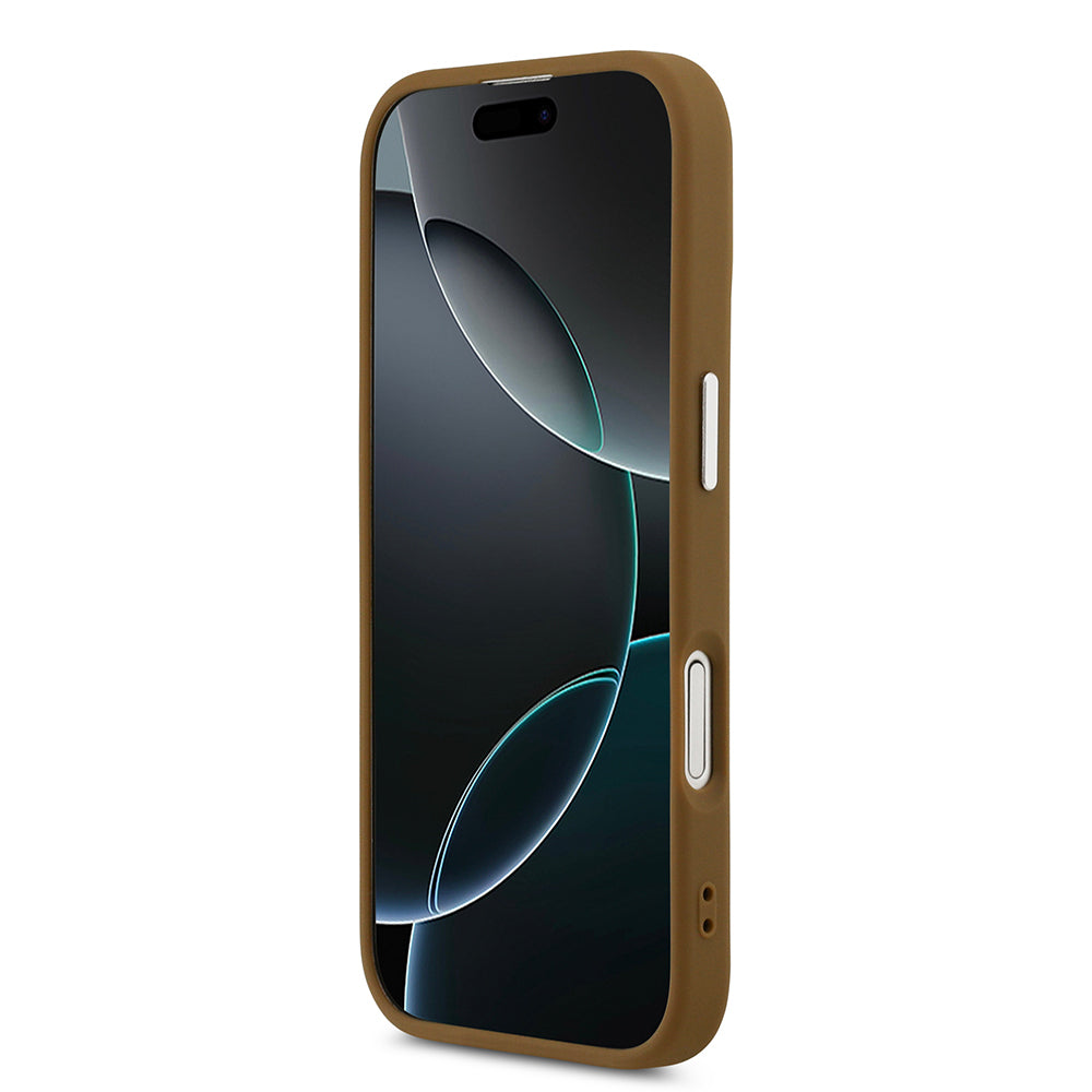 Apple iPhone 17 Kılıf Guess Orjinal Lisanslı M-safe Şarj Özellikli PU Deri Metal Kamera Çerçeveli Üçgen Logolu Kapak  Kahverengi