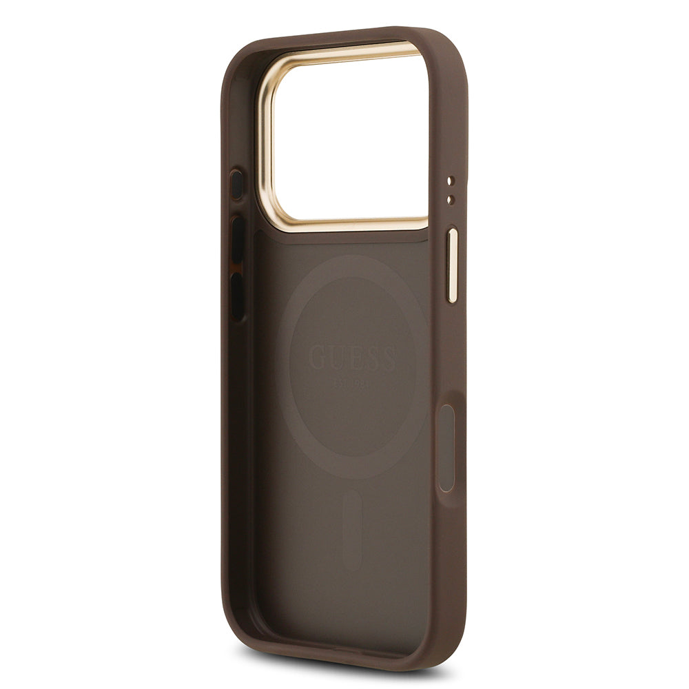 Apple iPhone 17 Pro Kılıf Guess Orjinal Lisanslı M-safe Şarj Özellikli Gold Metal Kamera Çerçeveli PU Deri 4G Desenli Yazı Logolu Kapak Kahverengi