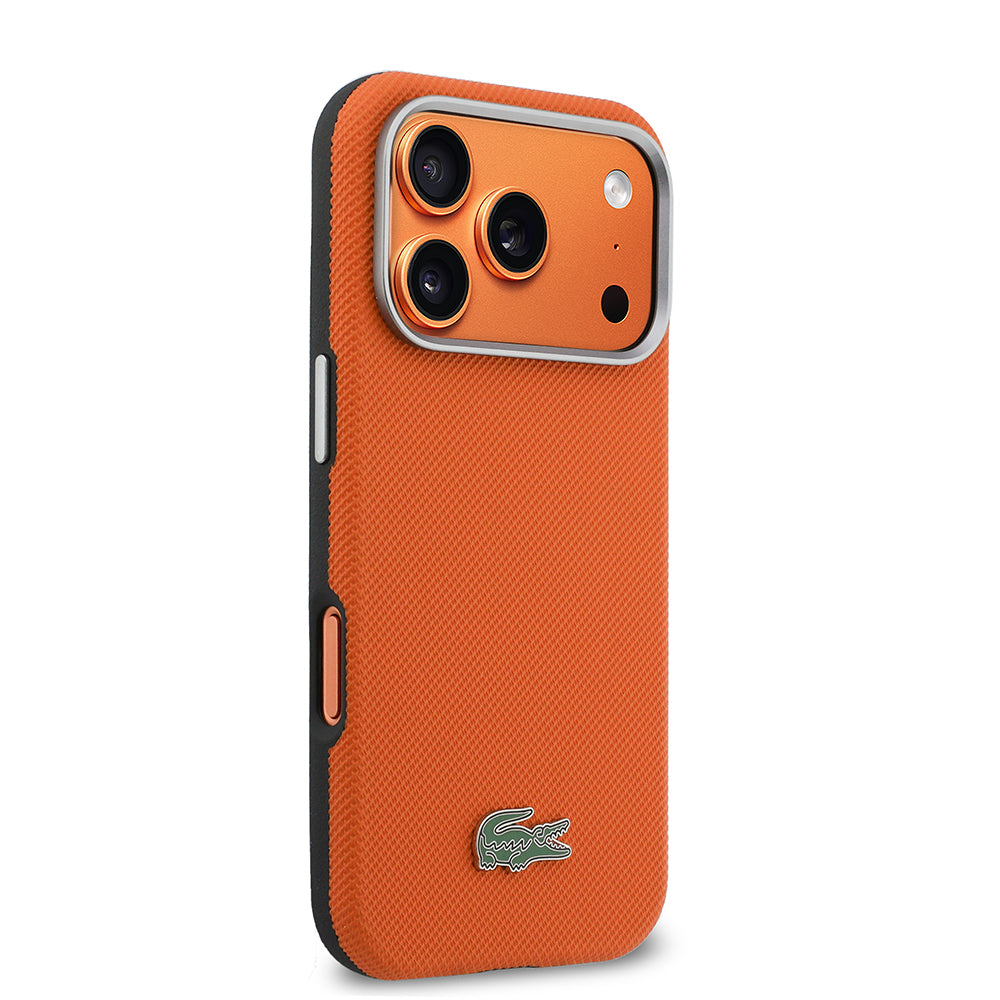 Apple iPhone 17 Pro Kılıf Lacoste Orjinal Lisanslı M-Safe Şarj Özellikli PVC Yarı Pike Desenli Arka Yüzey İkonik Timsah Dokuma Logolu Kapak Turuncu