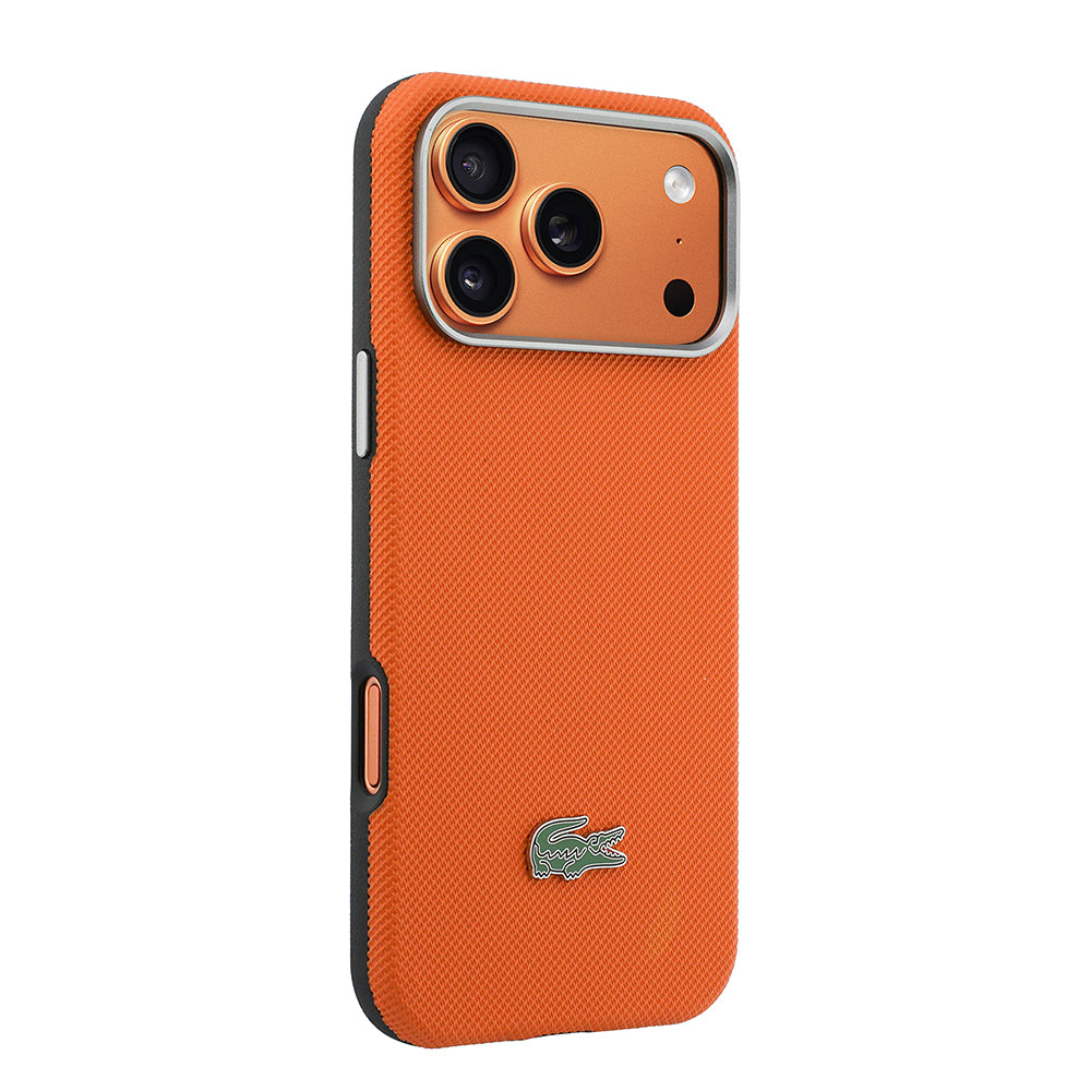 Apple iPhone 17 Pro Max Kılıf Lacoste Orjinal Lisanslı M-Safe Şarj Özellikli PVC Yarı Pike Desenli Arka Yüzey İkonik Timsah Dokuma Logolu Kapak Turuncu