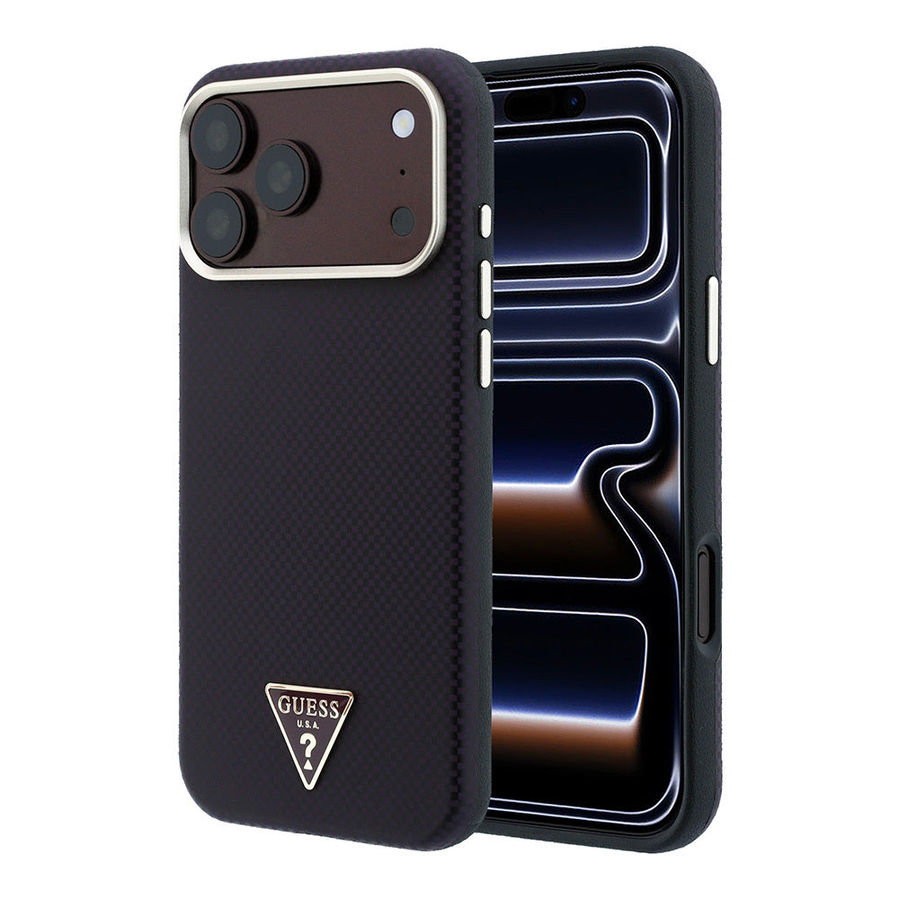 Apple iPhone 18 Pro Kılıf Guess Orjinal Lisanslı M-safe Şarj Özellikli PU Metal Üçgen Logolu Karbon Fiber Kevlar Kapak Bordo