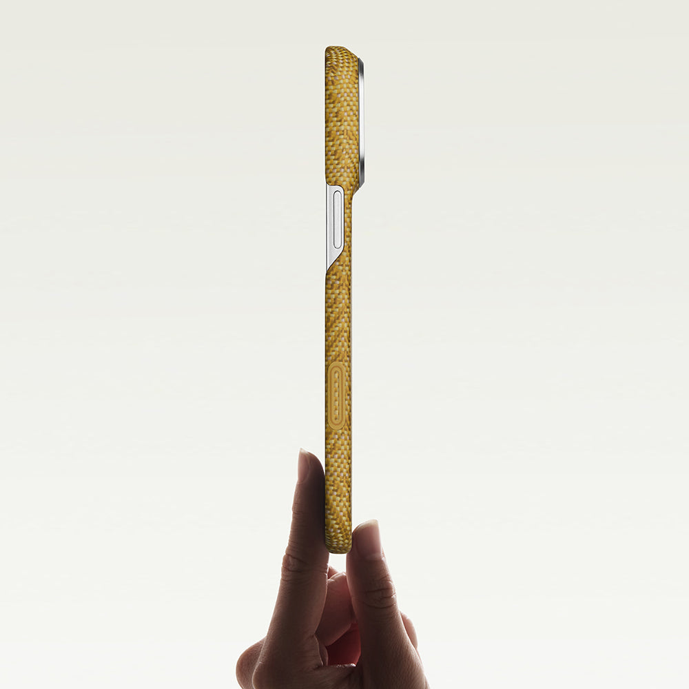 Apple iPhone 18 Pro Max Kılıf M-safe Şarj Özellikli Aramid Karbon Fiber Pitaka Wind Over Wheat Serisi Kapak Gold
