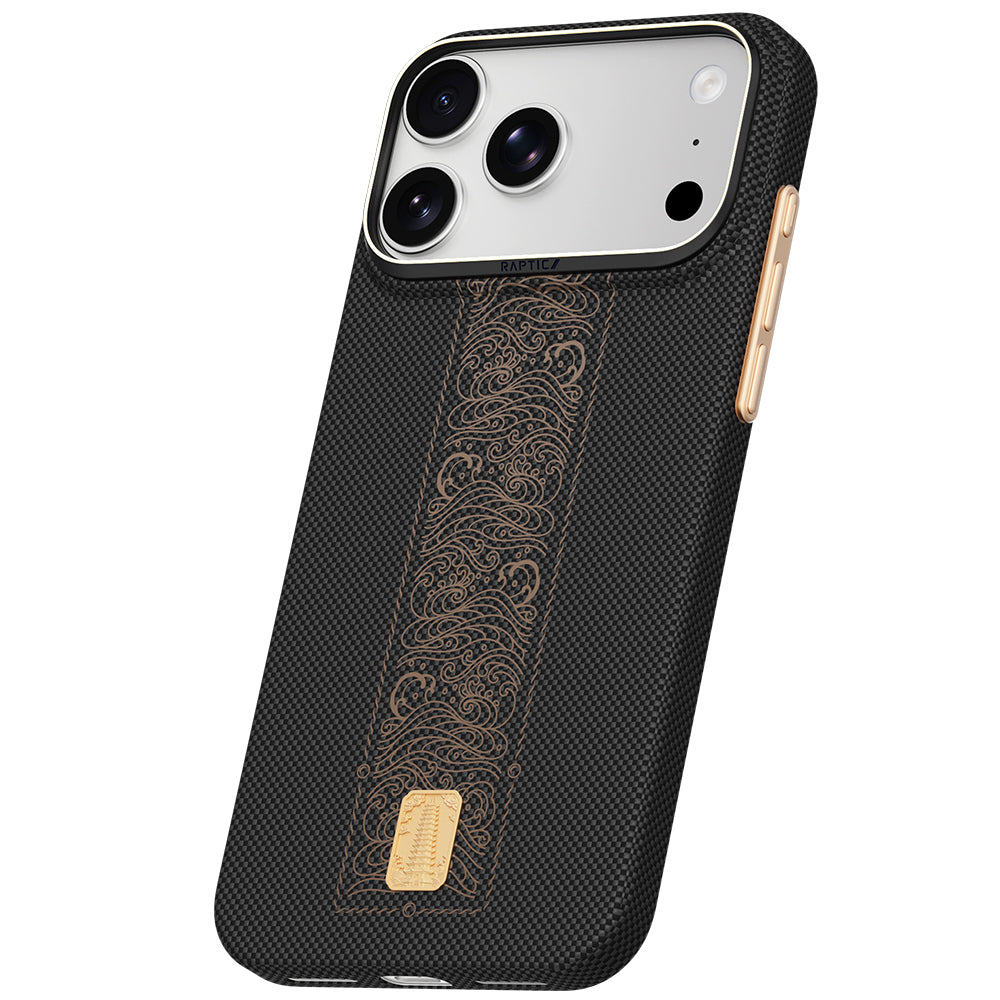 Apple iPhone 18 Pro Max Kılıf M-safe Şarj Özellikli Raptic Aramid Skin Rise Serisi 24 Ayar Altın Kaplamalı Karbon Kapak Siyah