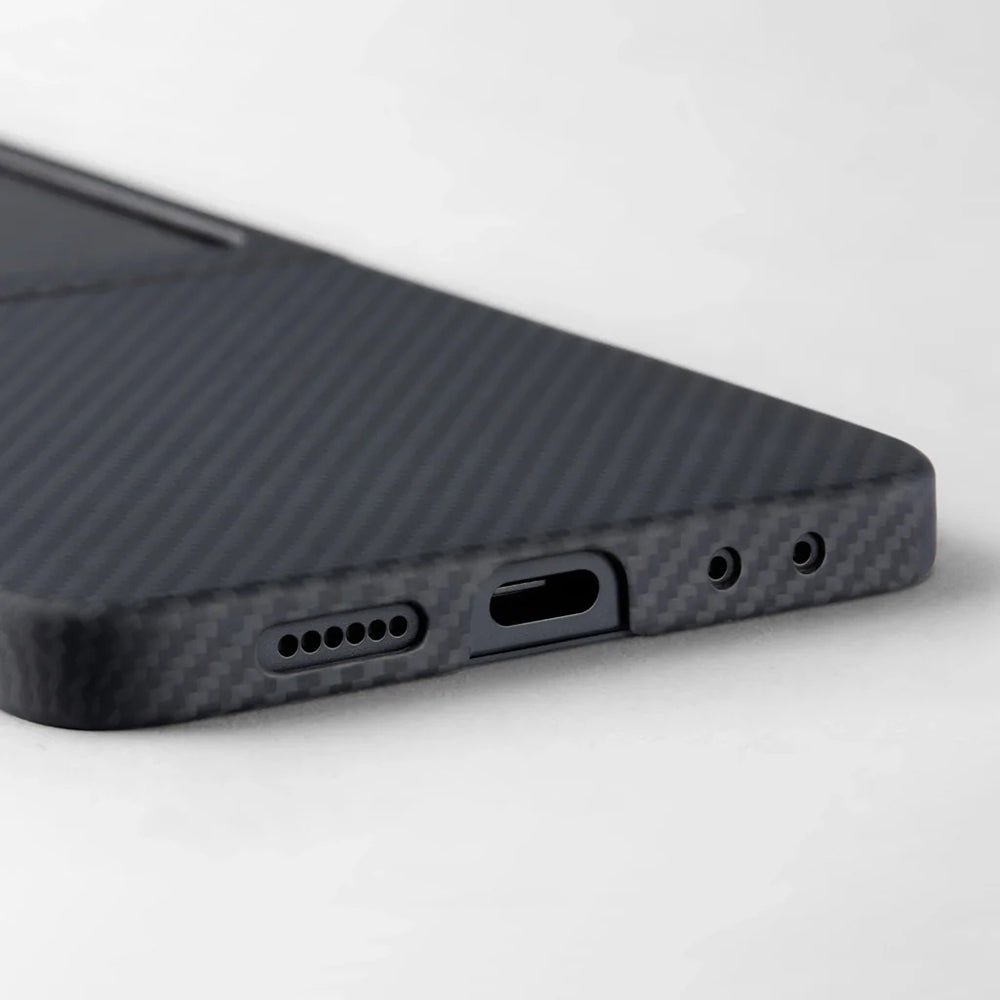 Galaxy Z Flip 7 Kılıf M-safe Şarj Özellikli 600D Aramid Fiber Pitaka Ultra-Slim Classic Serisi Black-Grey Twill Kapak Siyah-Gri