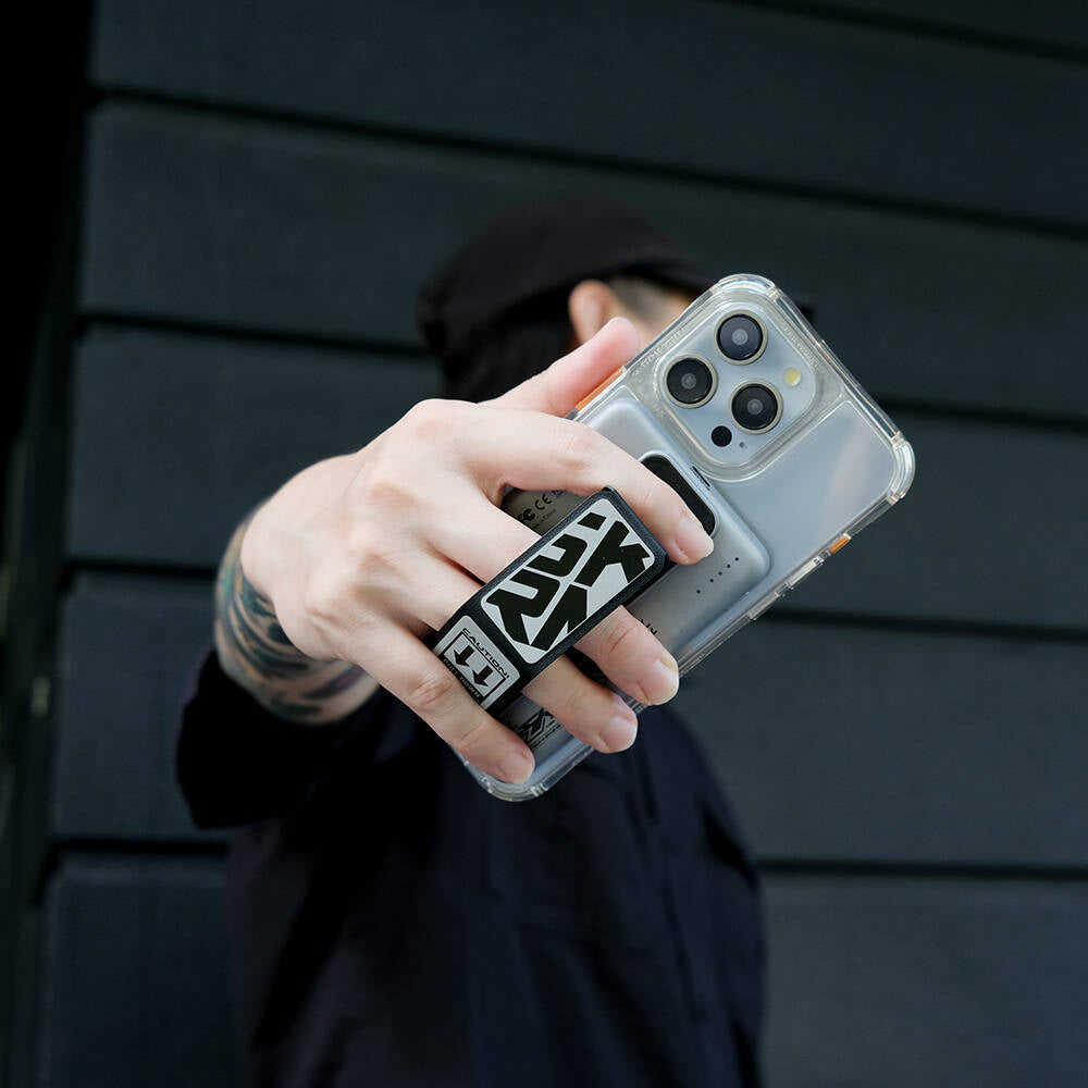 SkinArma Kira Kobai Holografik Tasarımlı Standlı Wireless ve PD Hızlı Şarj Özellikli Powerbank 15W 5000mAh Siyah