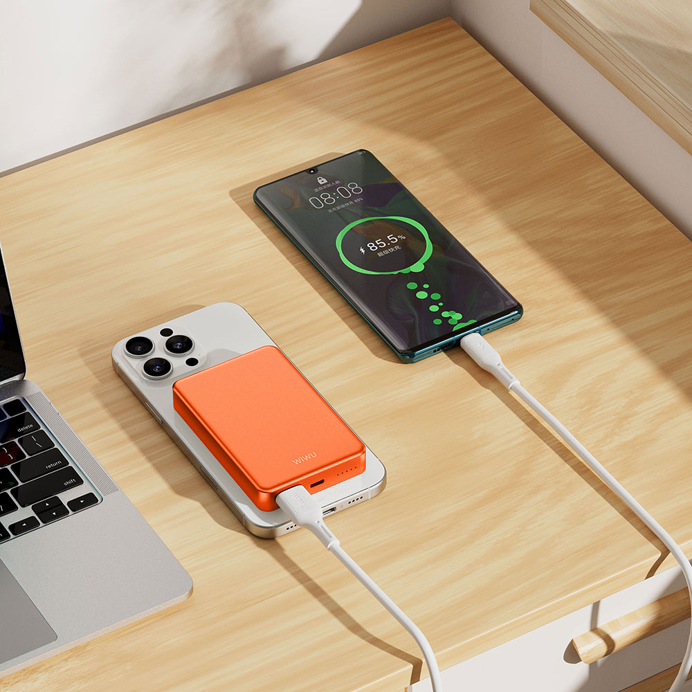 Wiwu P15-1 LED Işık Göstergeli Ultra İnce PD 20W Kablosuz Powerbank 10000mAh 15W Turuncu